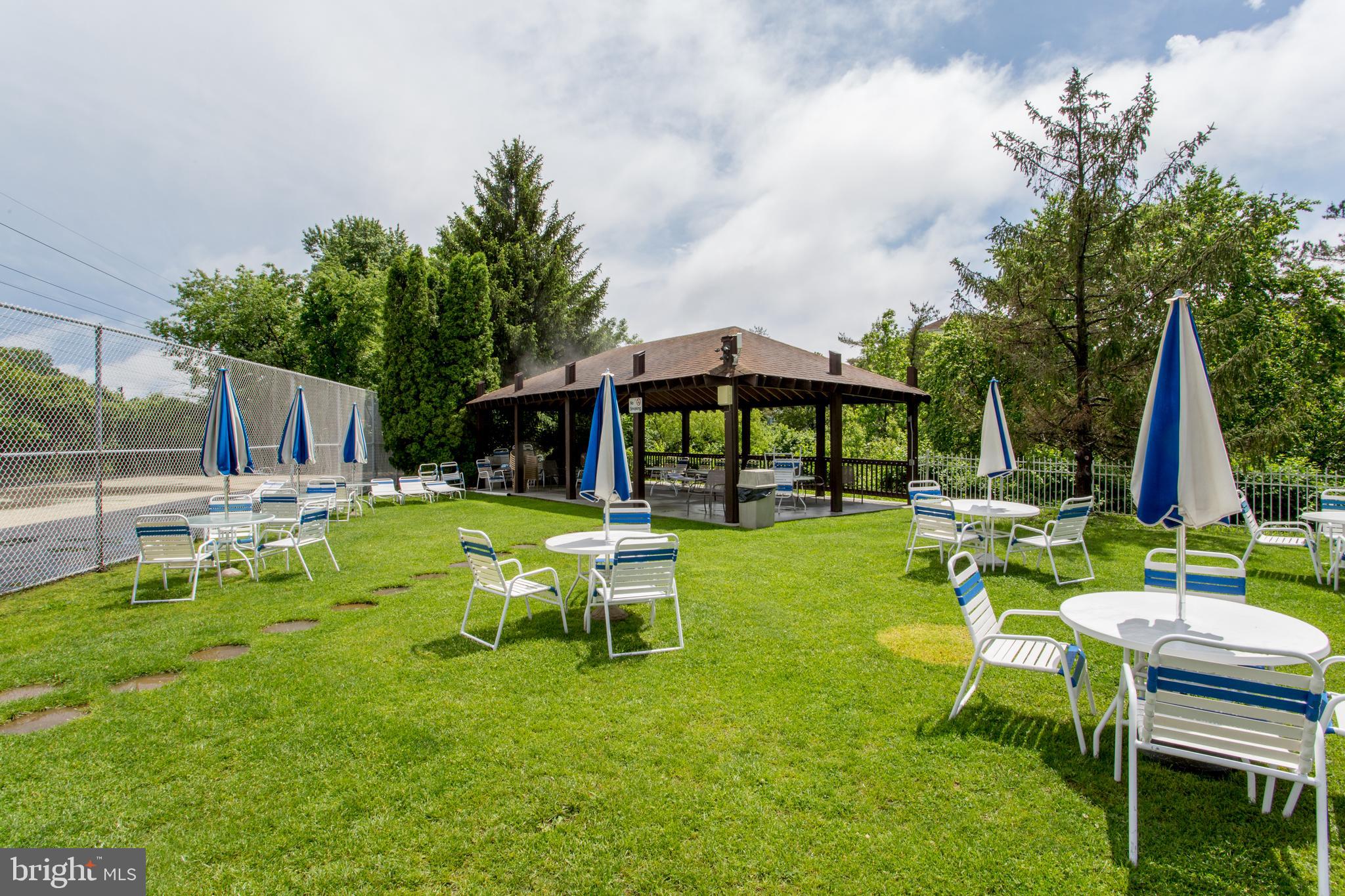 FOUNTAIN POINTE - Residential