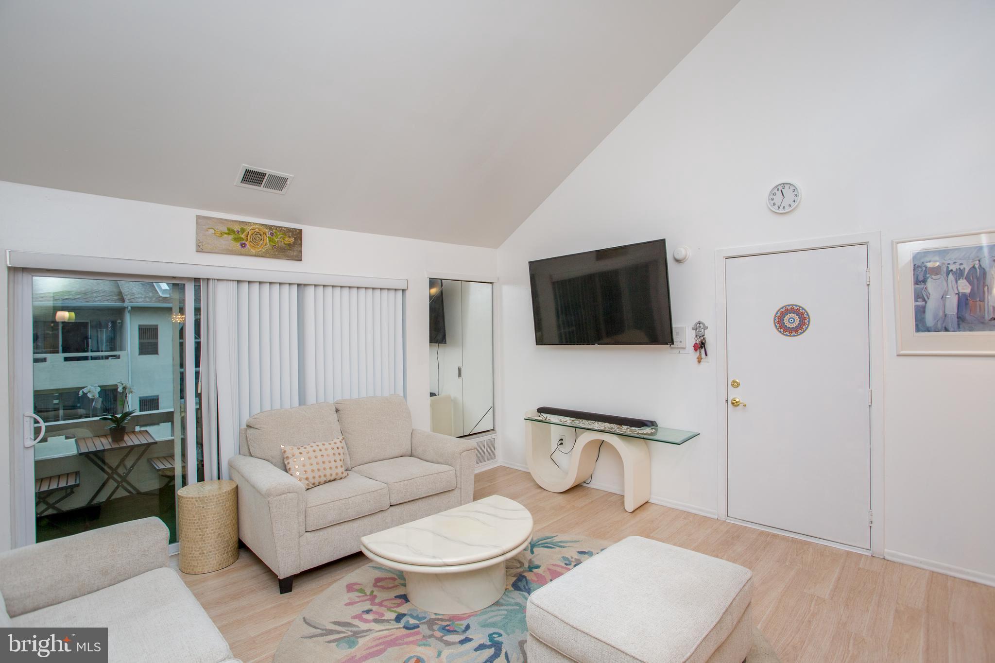 FOUNTAIN POINTE - Residential