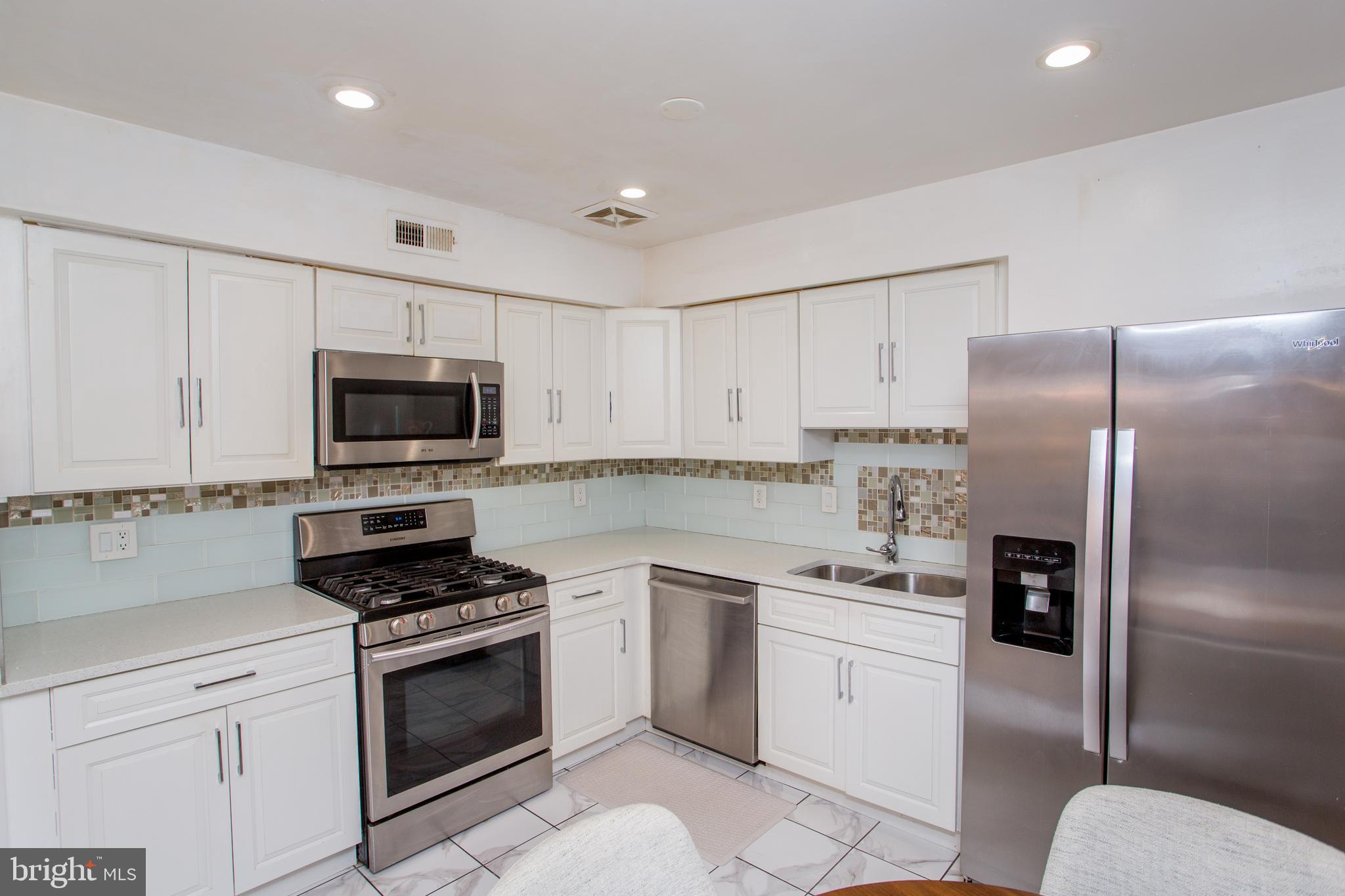 FOUNTAIN POINTE - Residential