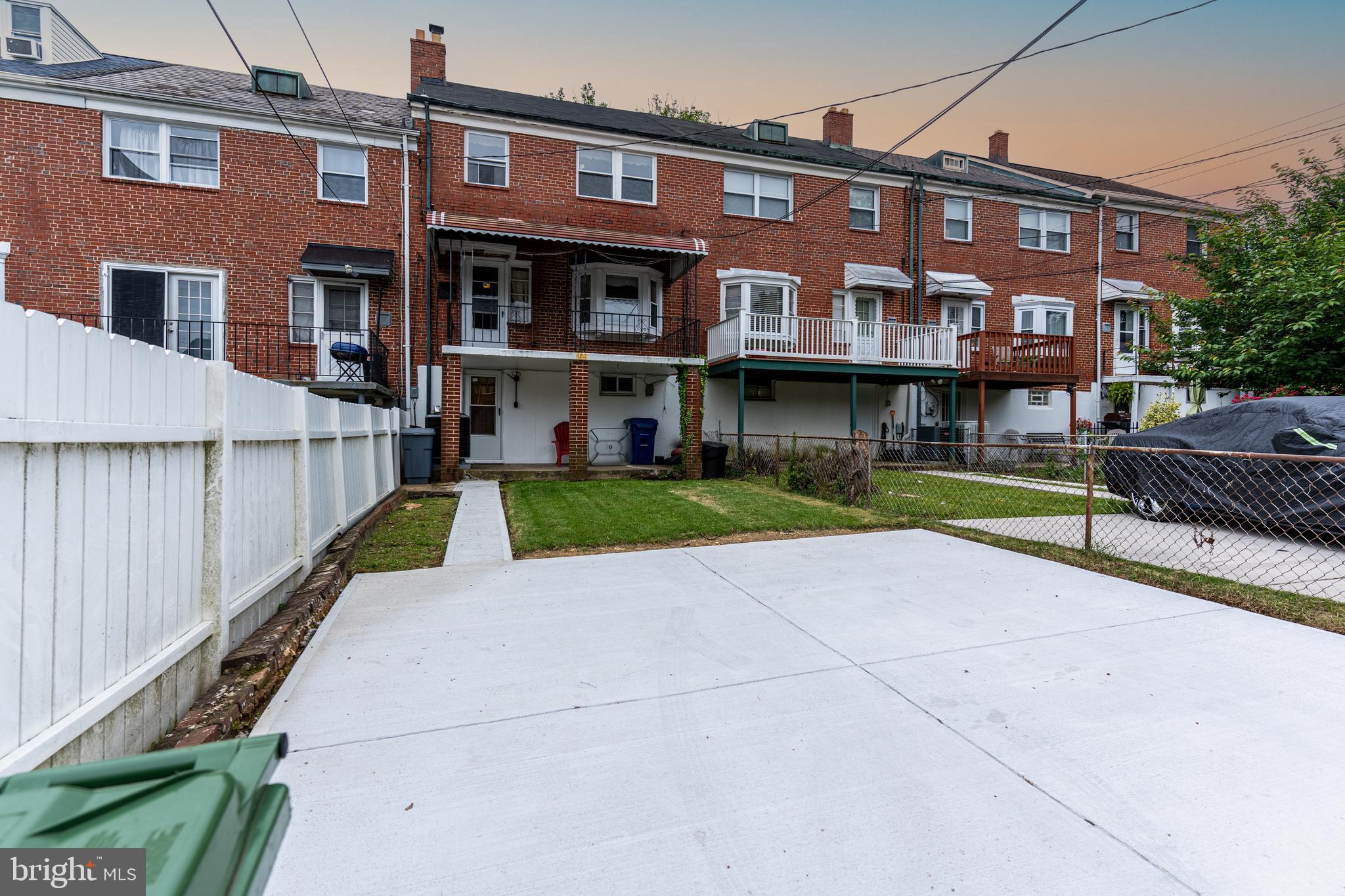 PERRING LOCH - Residential