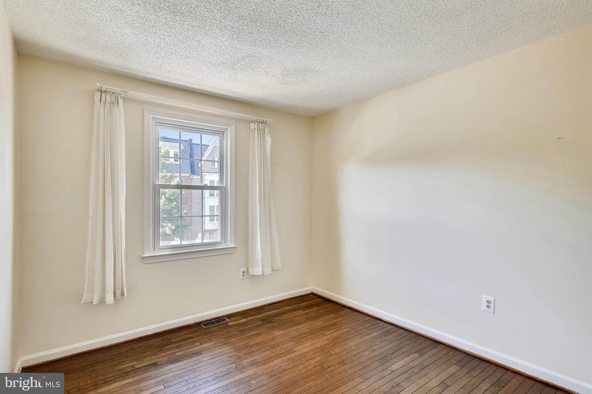 TUDOR HALL - Residential