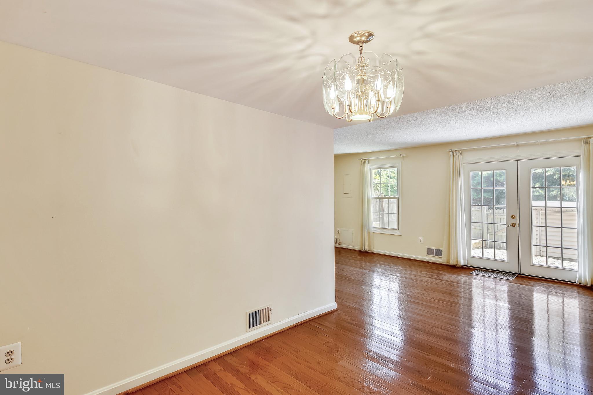 TUDOR HALL - Residential