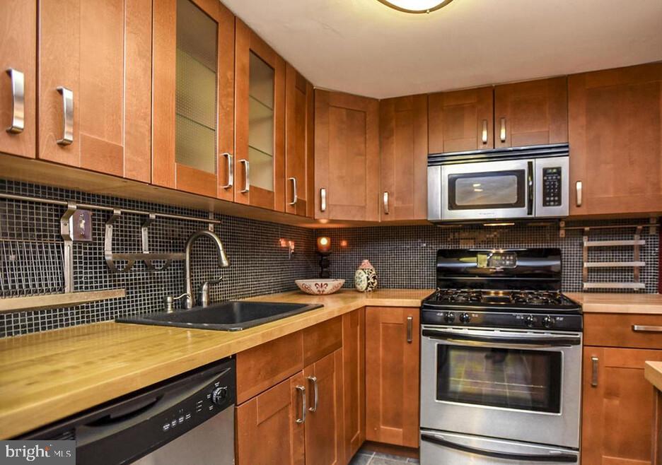 4545 MACARTHUR BOULEVARD NW G7