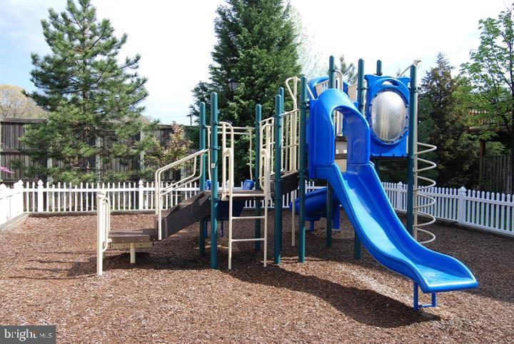 TOWNES AT CAMERON PARKE - Residential