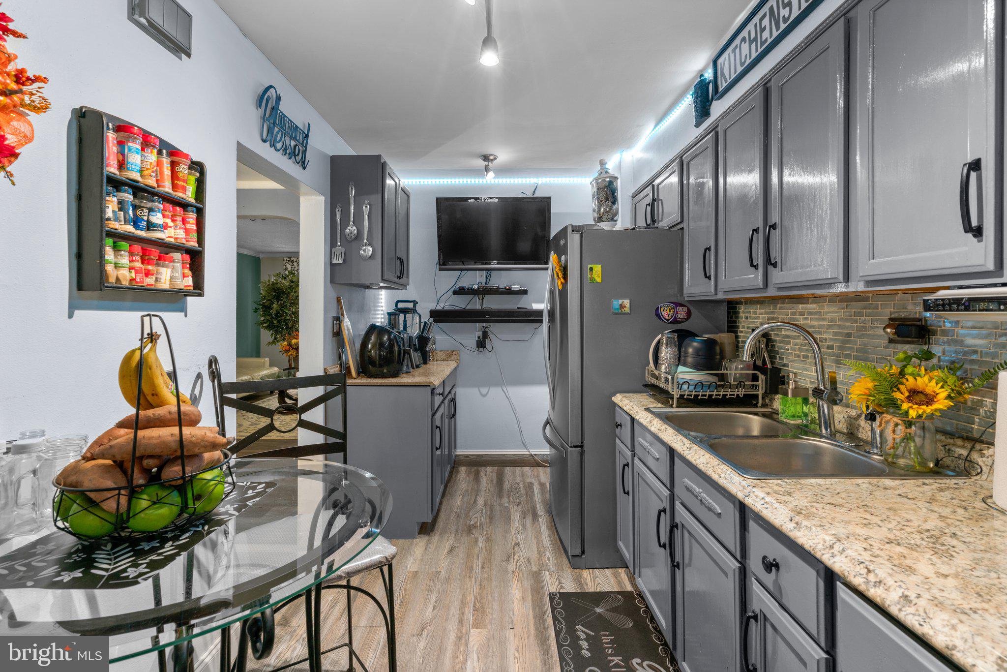 WEST HILLS - Residential