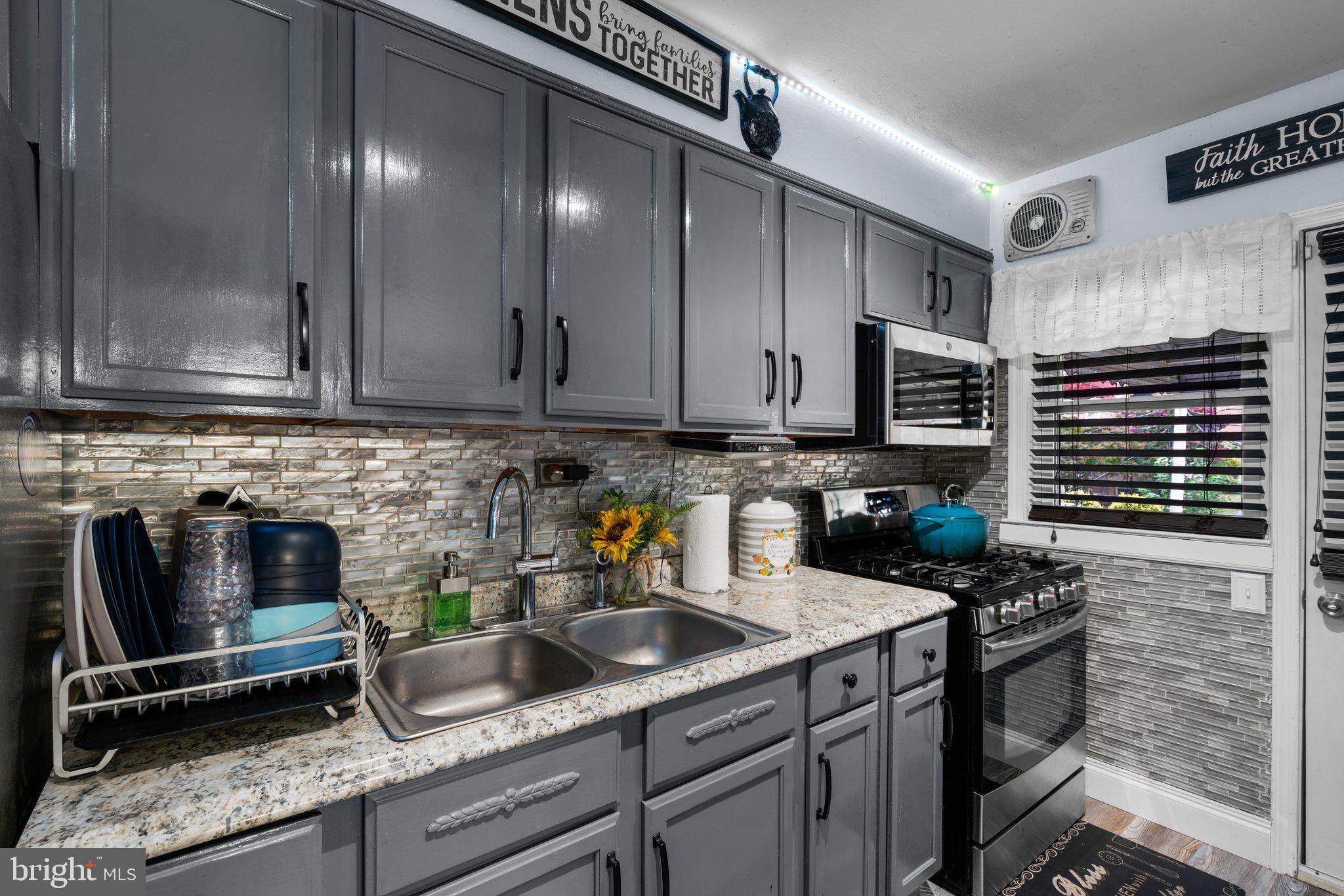 WEST HILLS - Residential