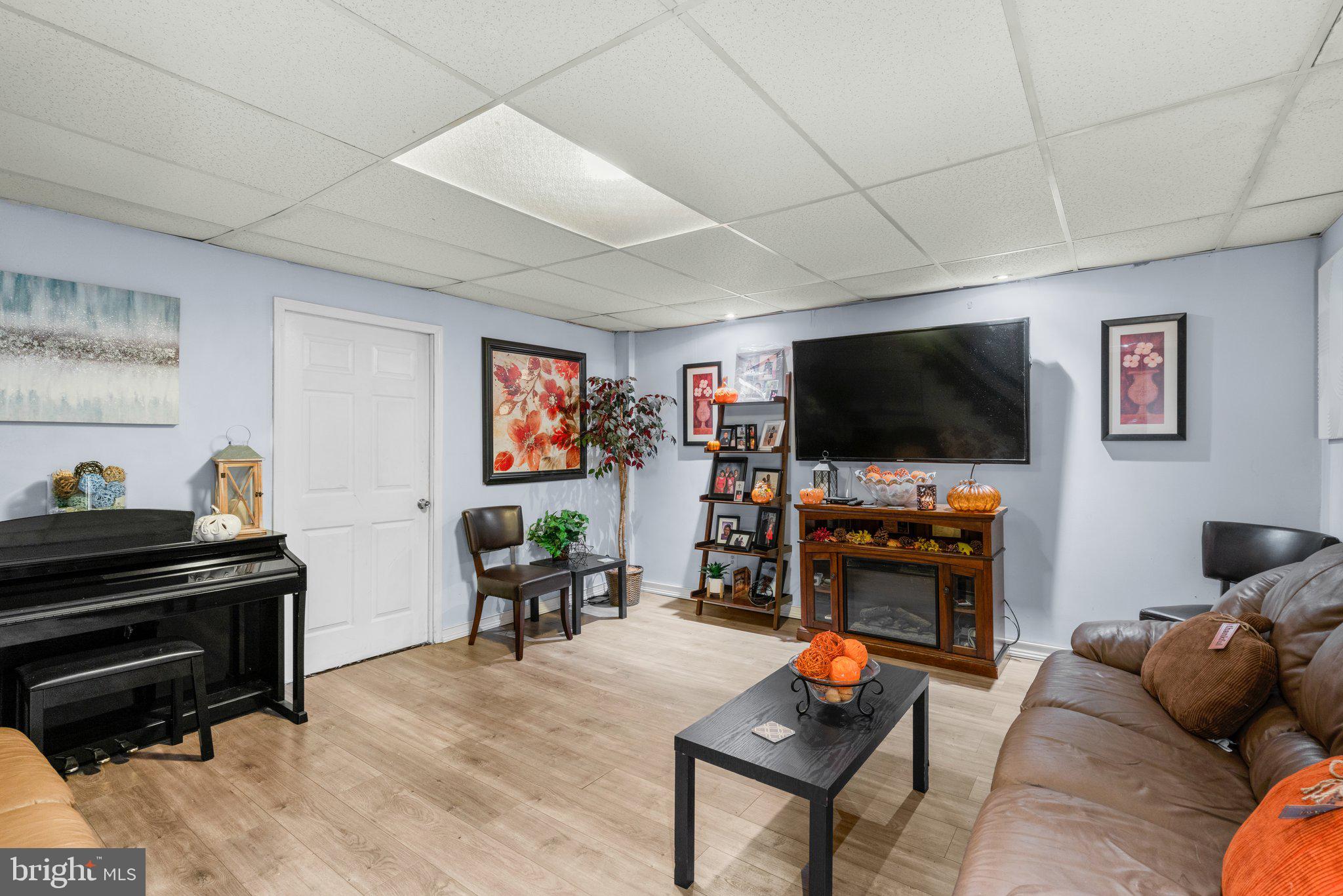 WEST HILLS - Residential