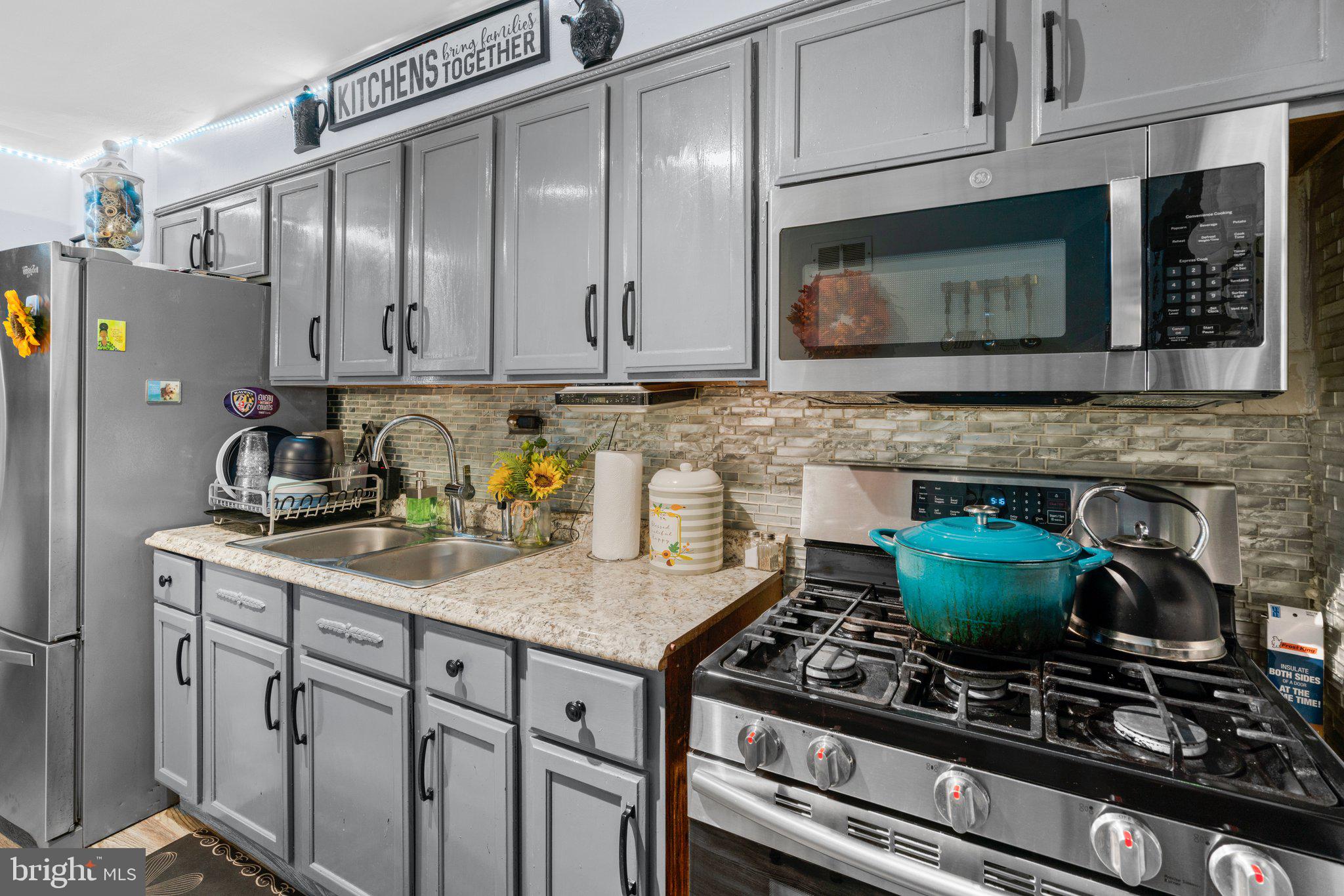 WEST HILLS - Residential