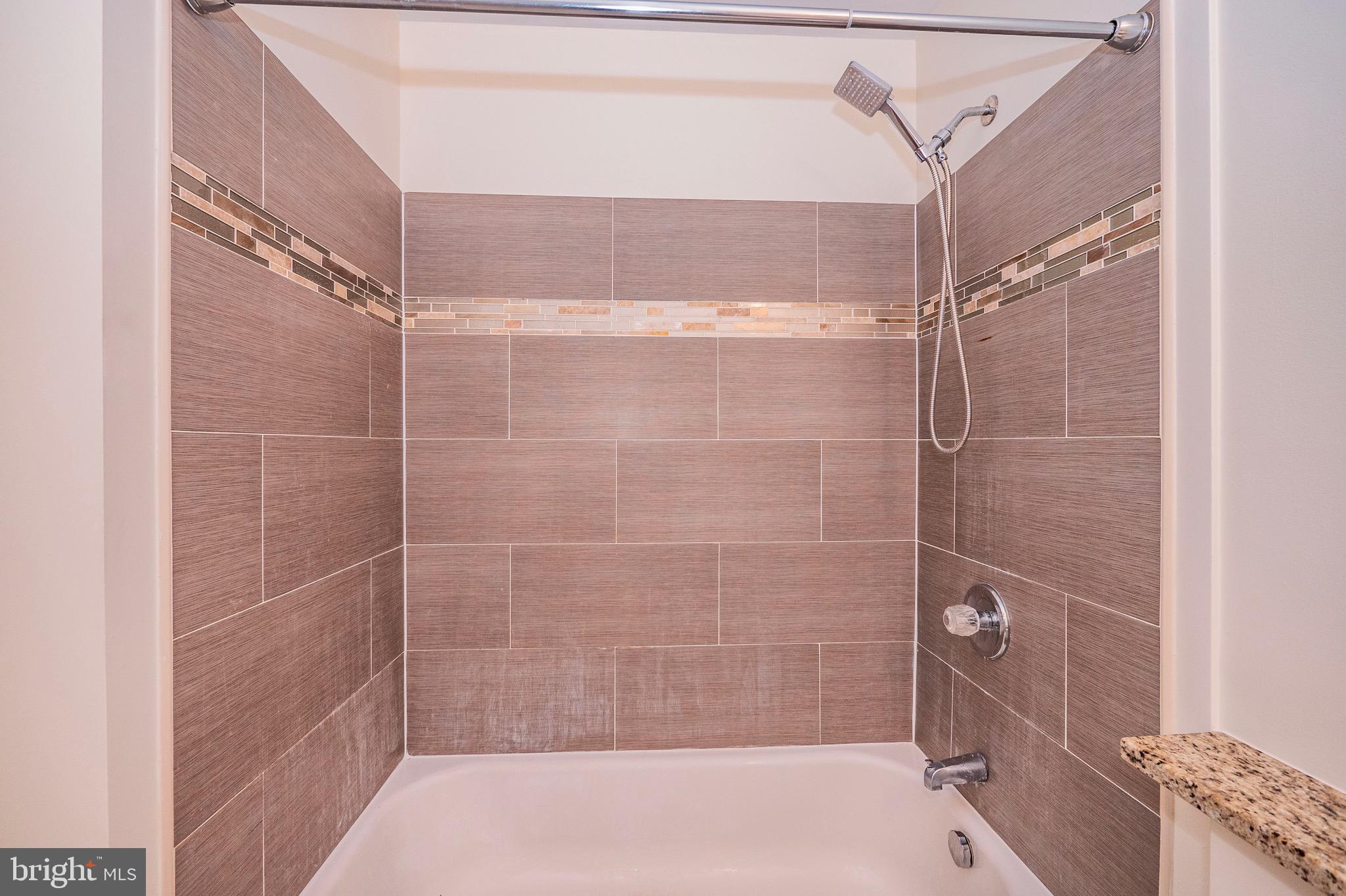 COLONY SQUARE - Residential