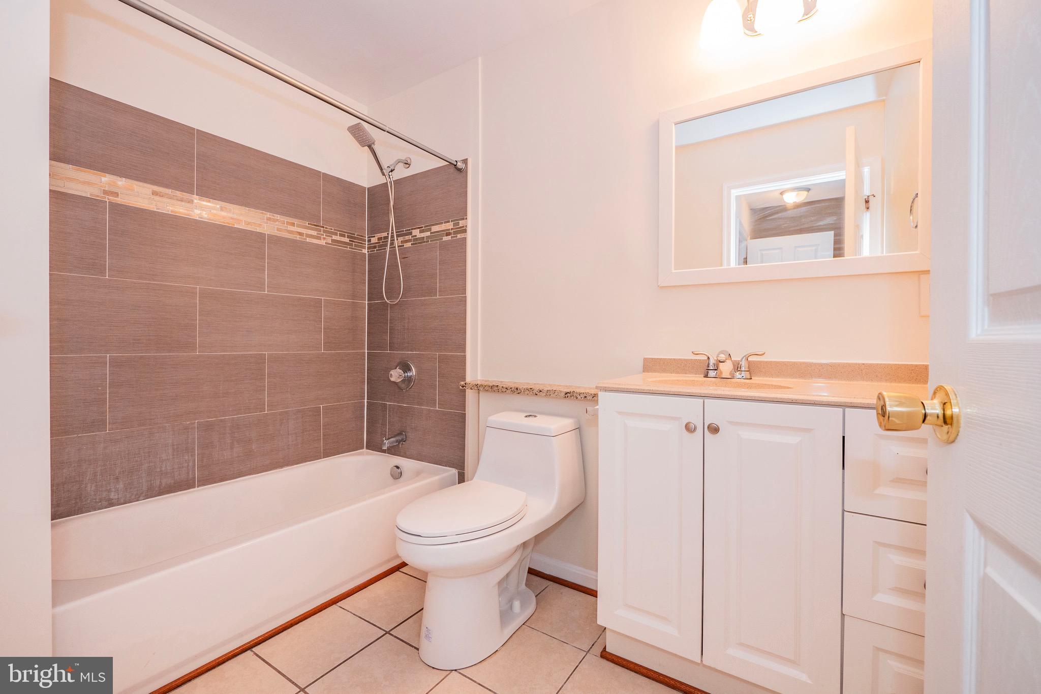 COLONY SQUARE - Residential