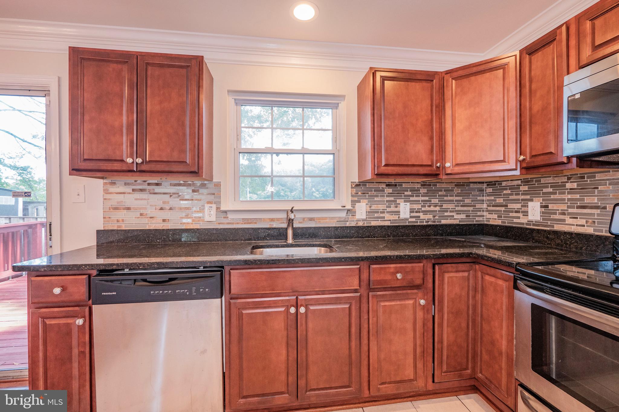 COLONY SQUARE - Residential