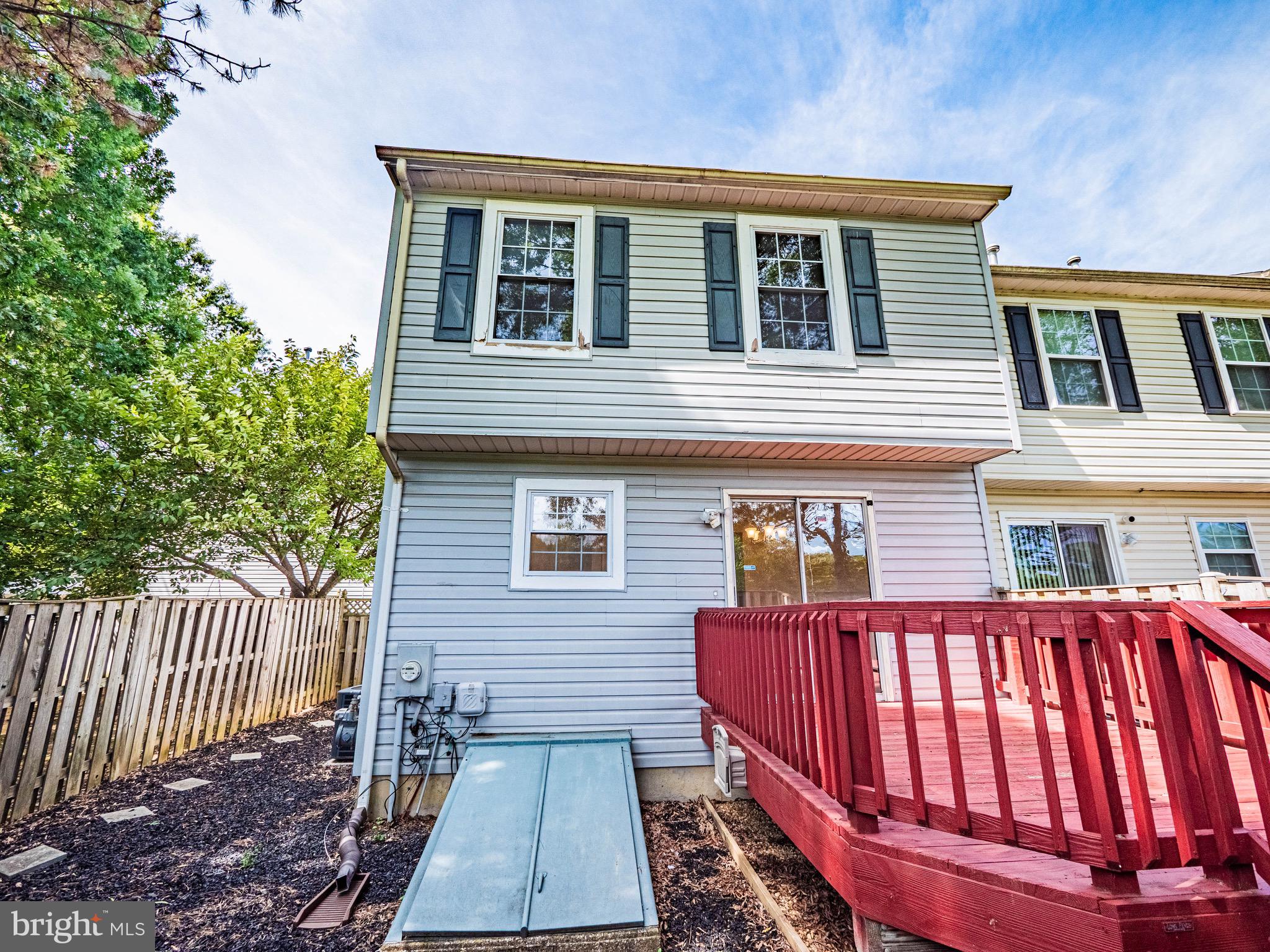 COLONY SQUARE - Residential