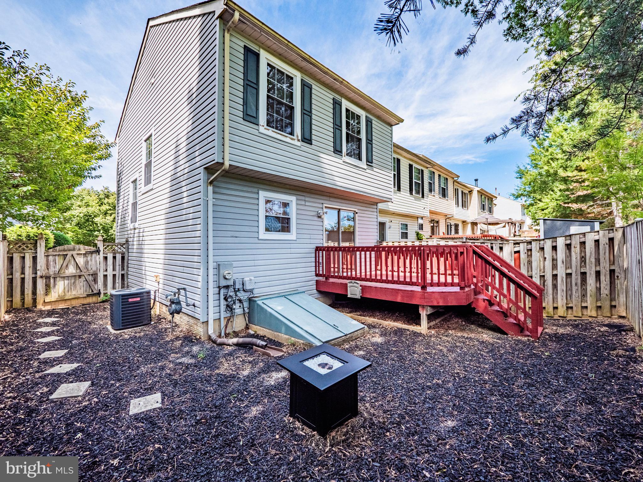 COLONY SQUARE - Residential