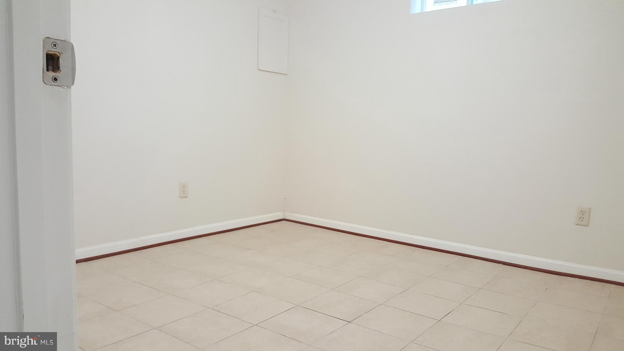 COUNTRY CLUB MANOR - Residential Lease