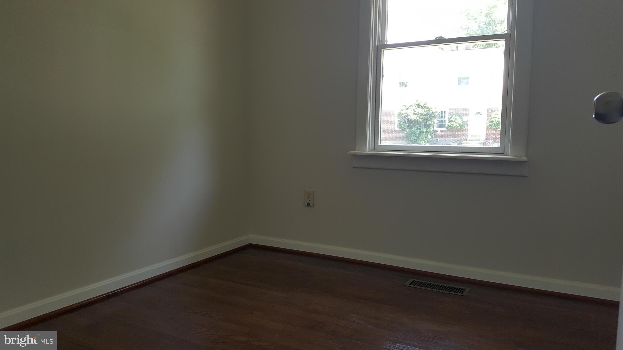 COUNTRY CLUB MANOR - Residential Lease