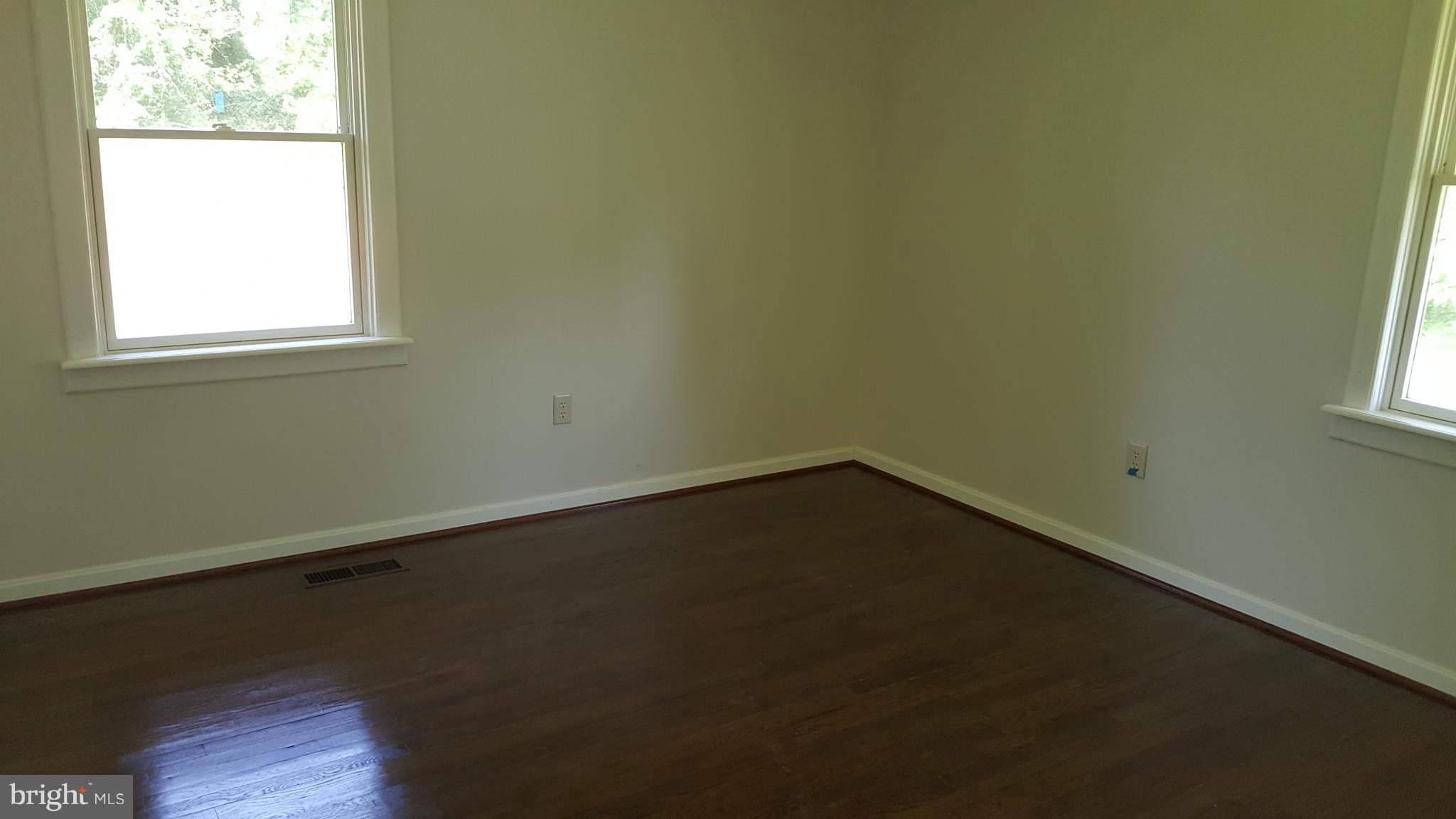 COUNTRY CLUB MANOR - Residential Lease