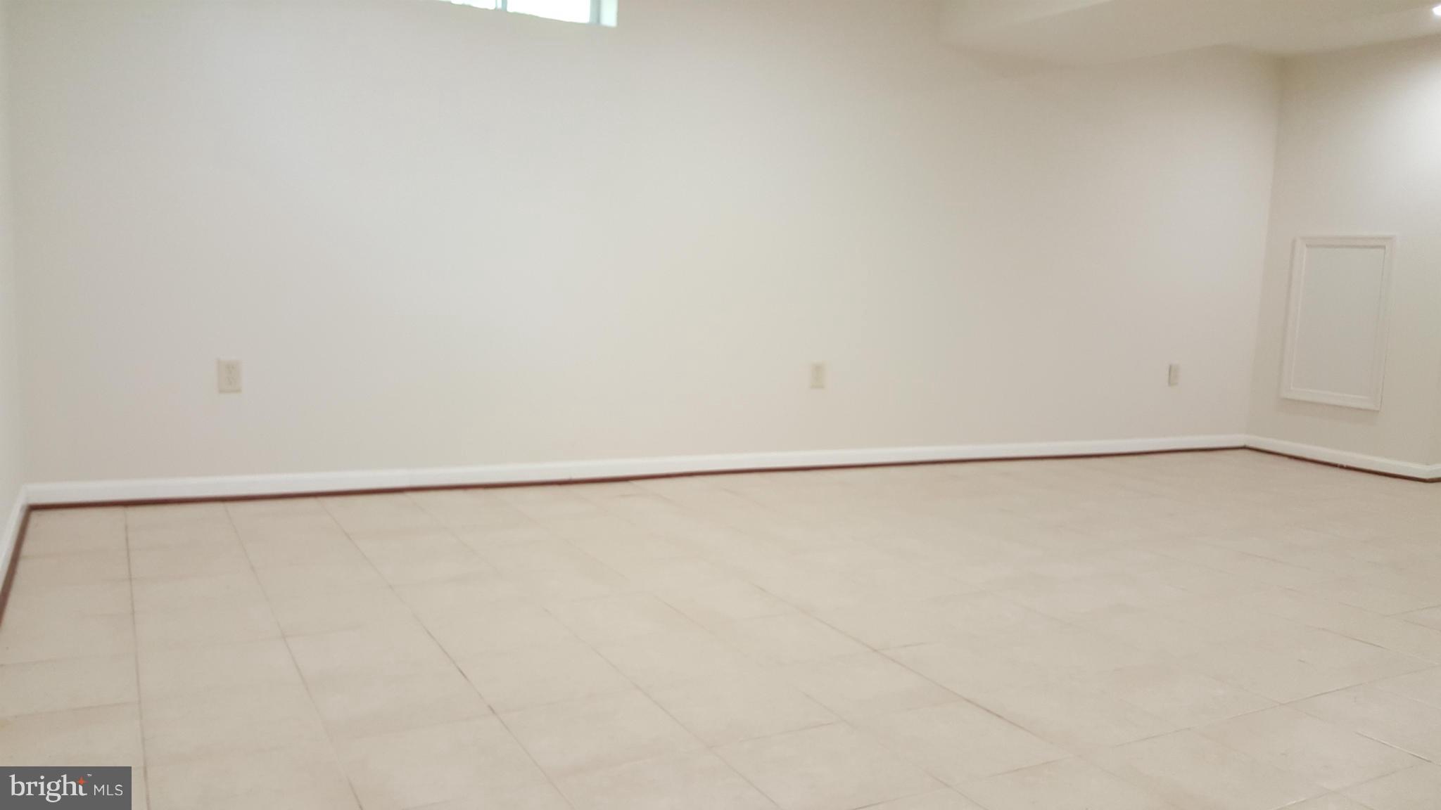 COUNTRY CLUB MANOR - Residential Lease