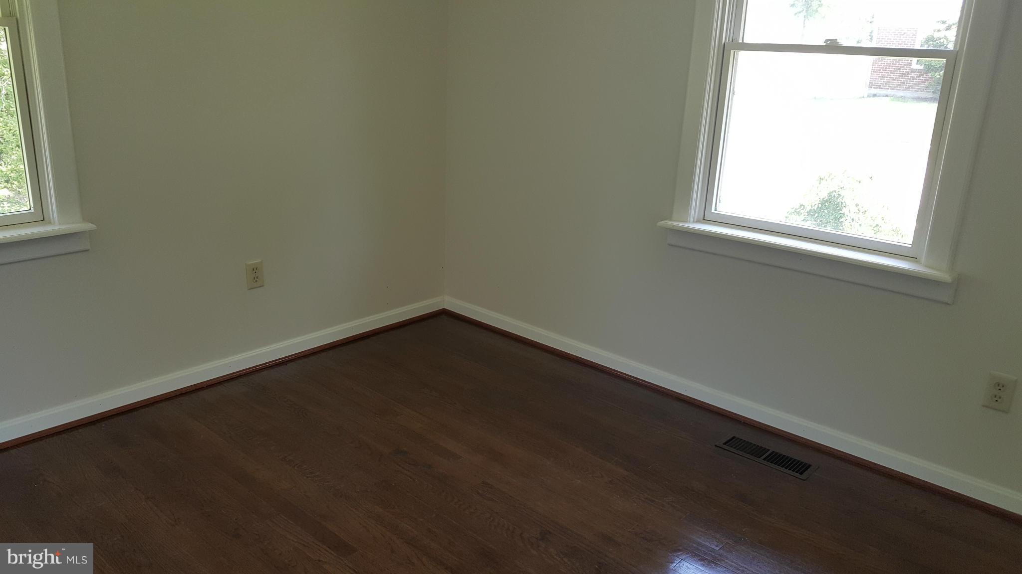 COUNTRY CLUB MANOR - Residential Lease