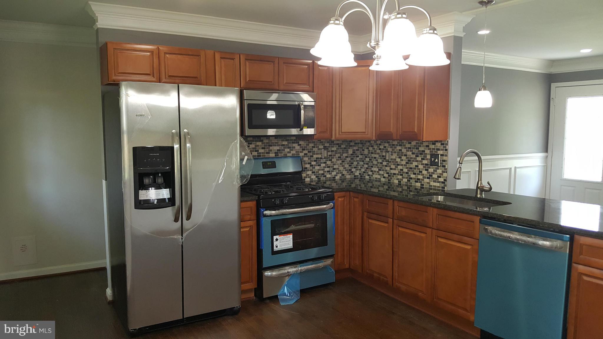 COUNTRY CLUB MANOR - Residential Lease