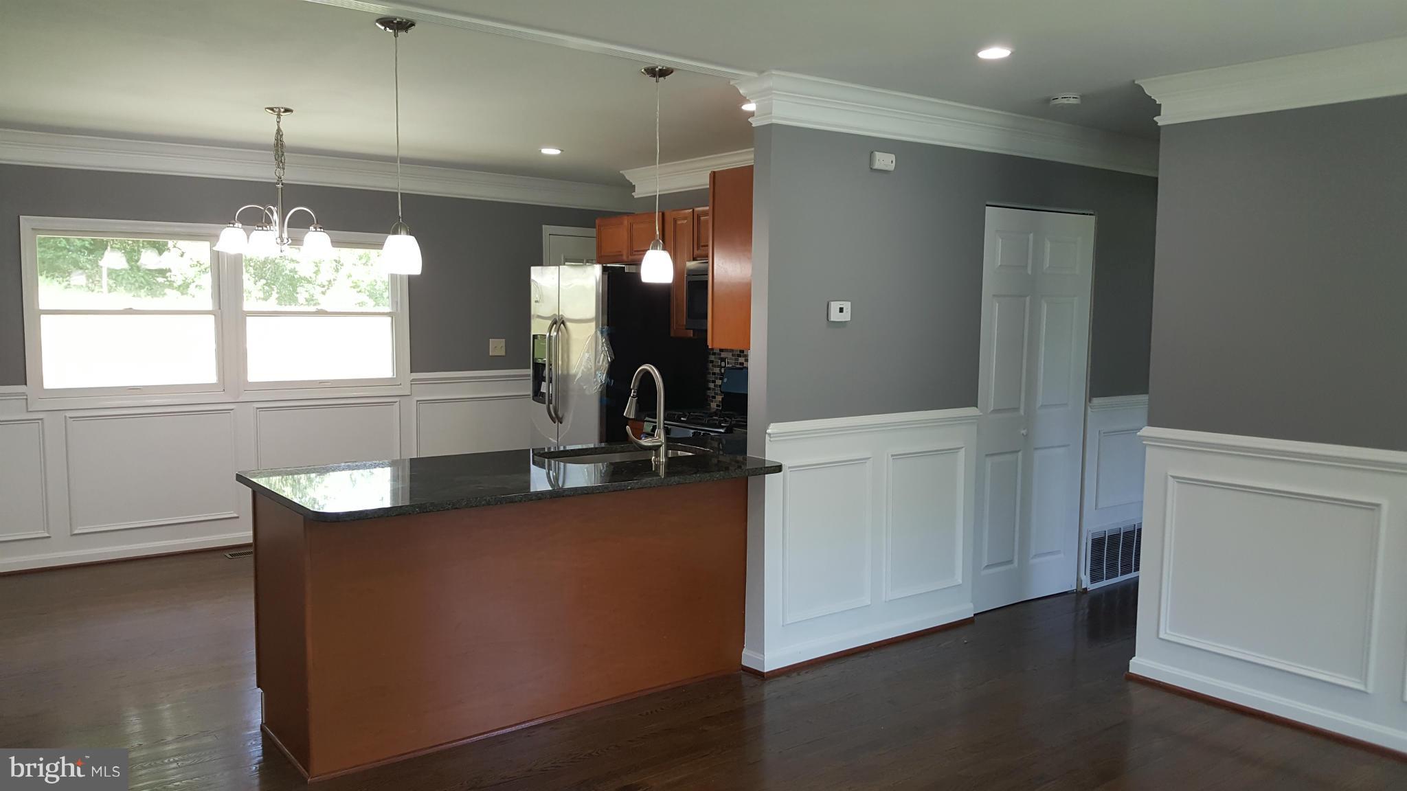 COUNTRY CLUB MANOR - Residential Lease