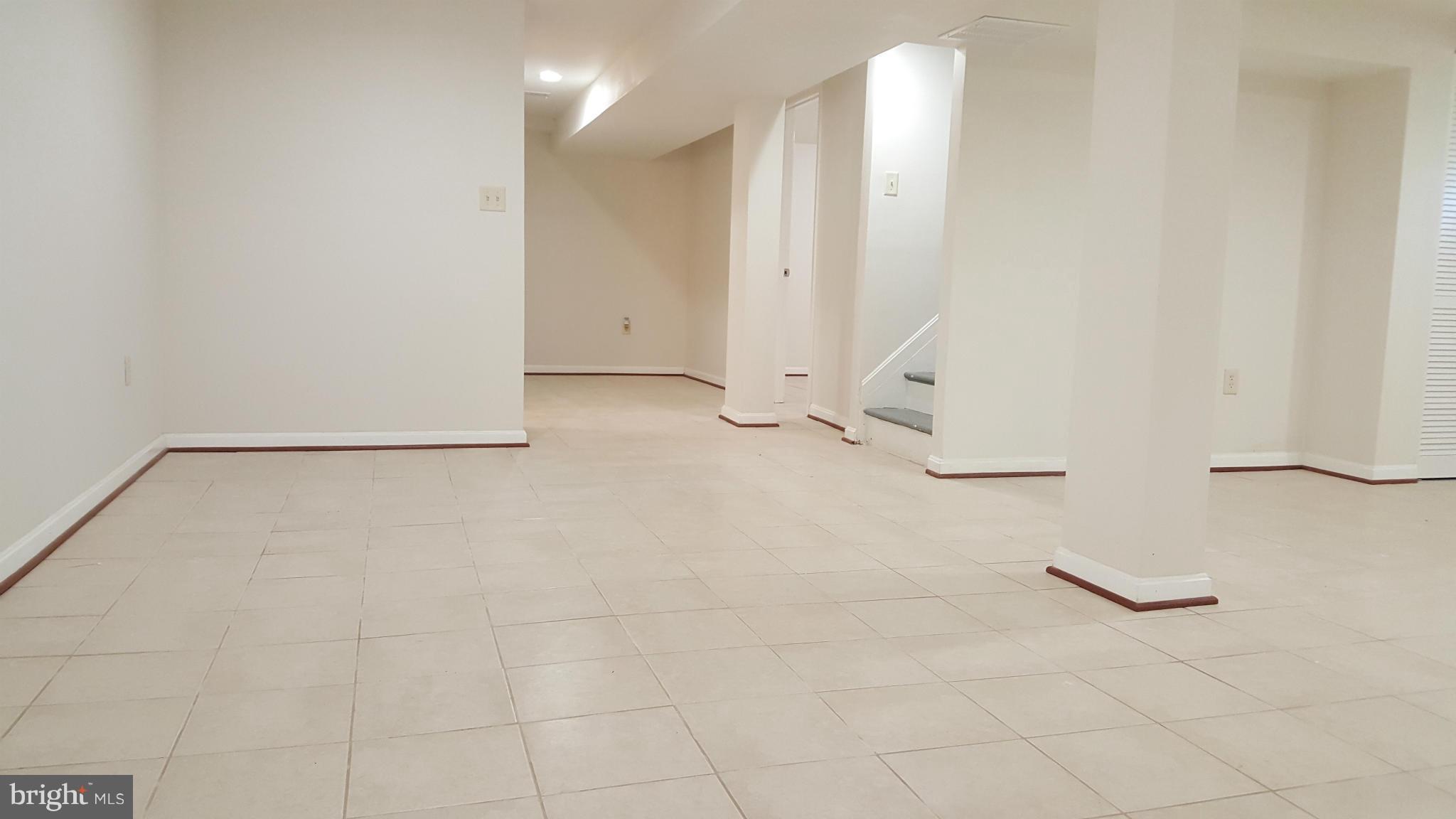 COUNTRY CLUB MANOR - Residential Lease