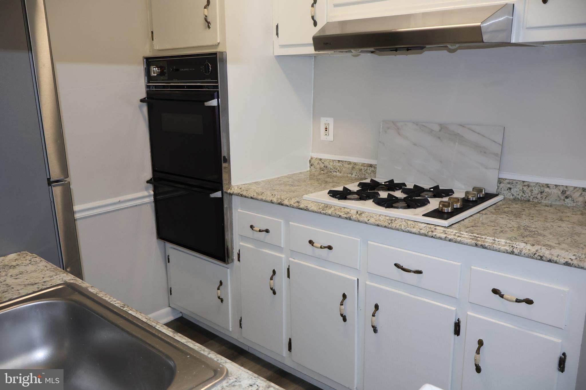 AMERICANA FAIRFAX - Residential Lease