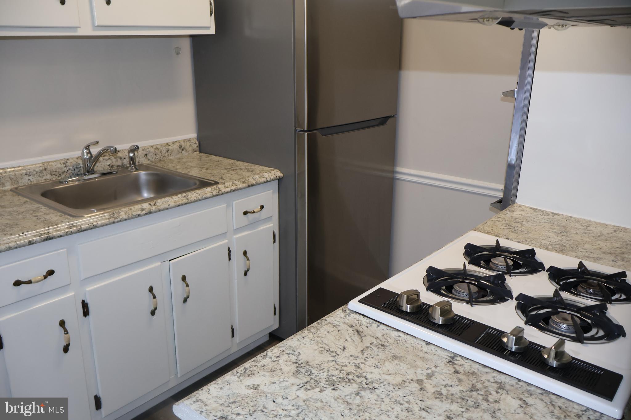 AMERICANA FAIRFAX - Residential Lease