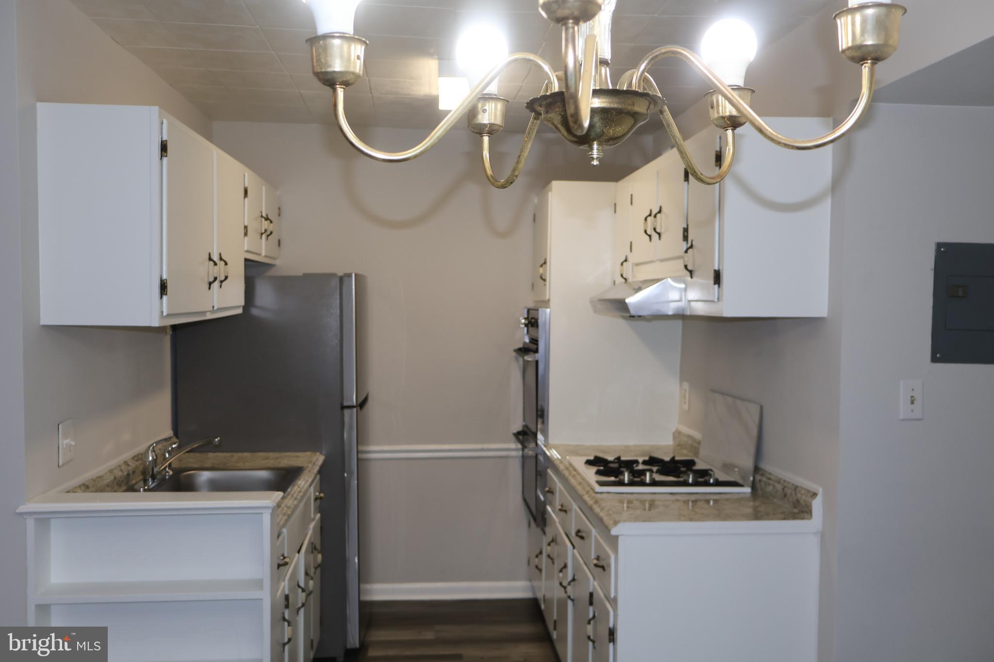 AMERICANA FAIRFAX - Residential Lease