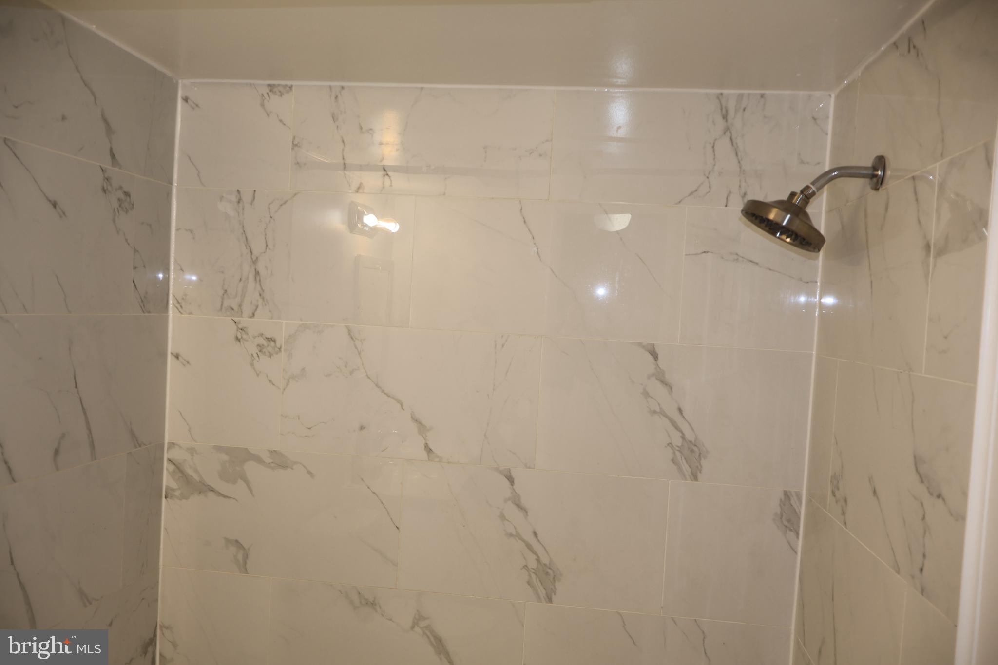 AMERICANA FAIRFAX - Residential Lease