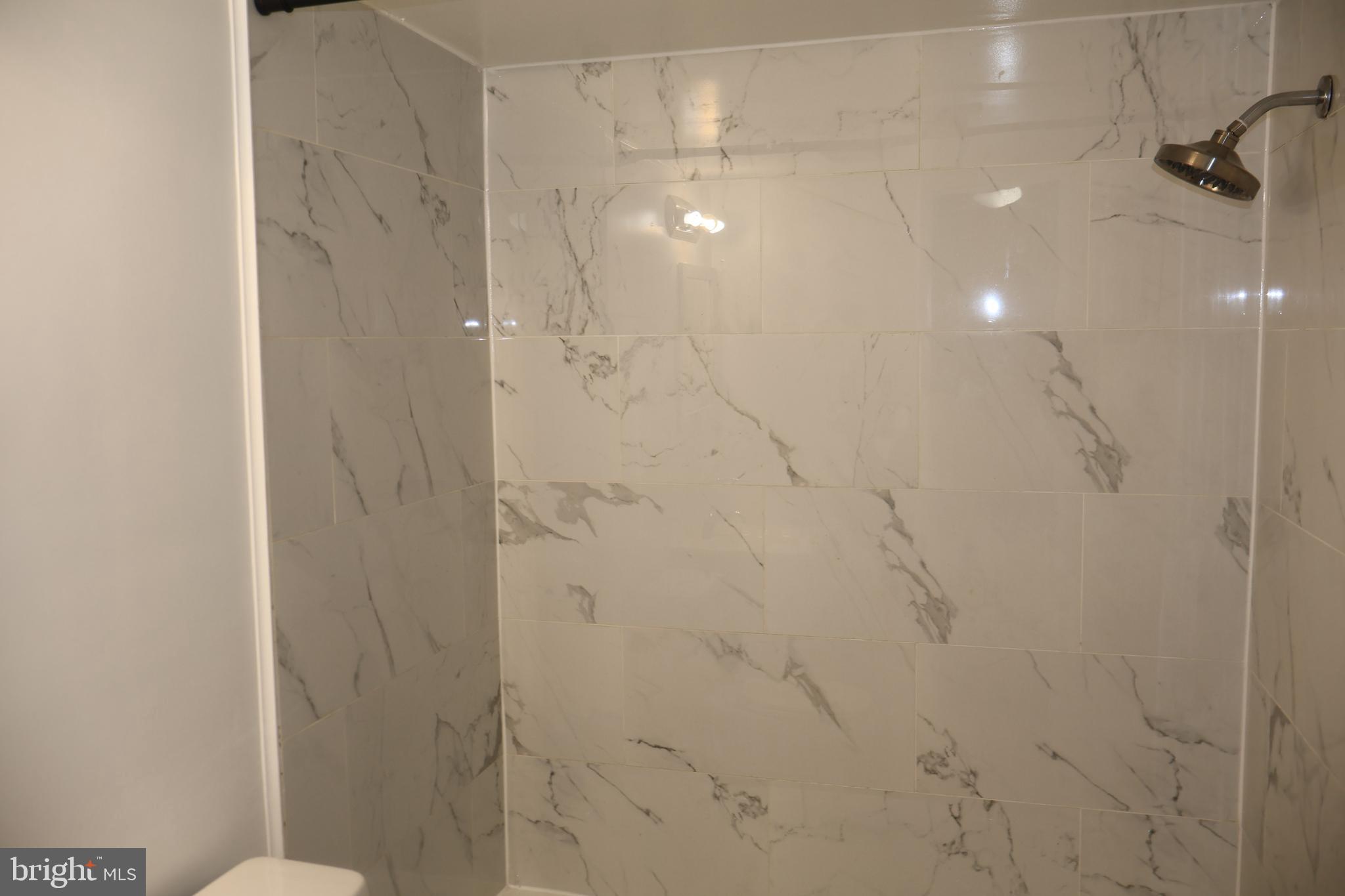 AMERICANA FAIRFAX - Residential Lease