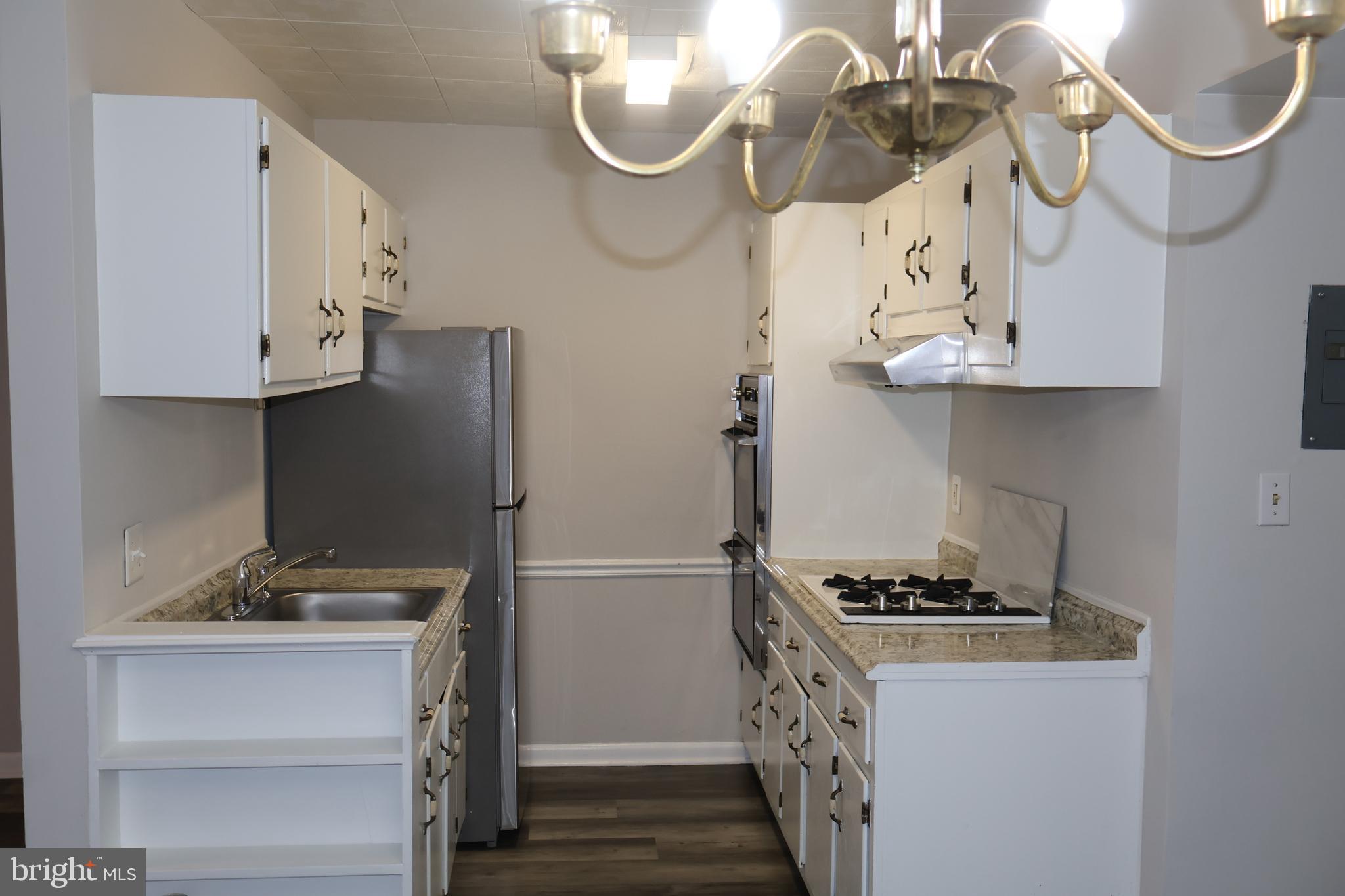 AMERICANA FAIRFAX - Residential Lease