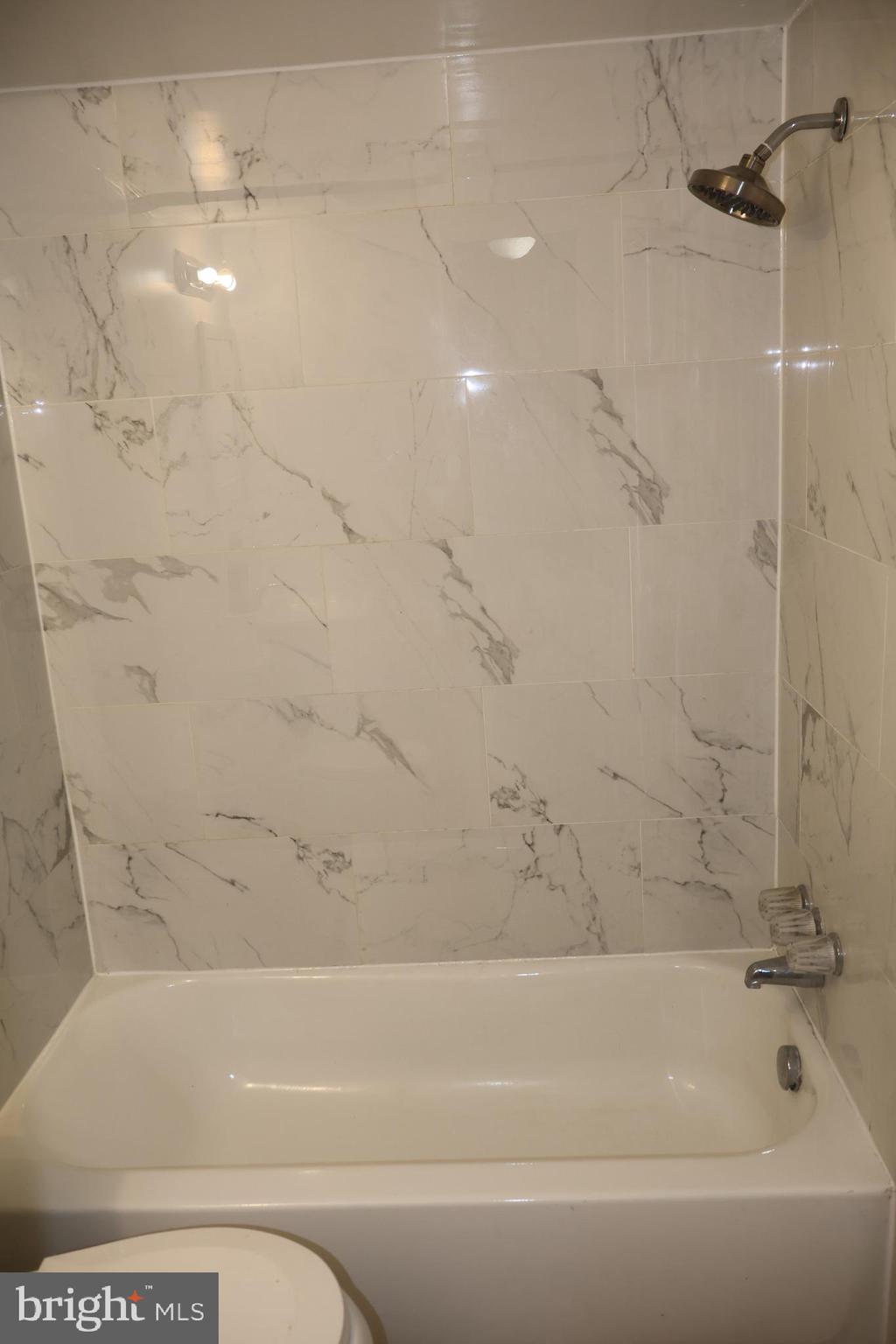 AMERICANA FAIRFAX - Residential Lease