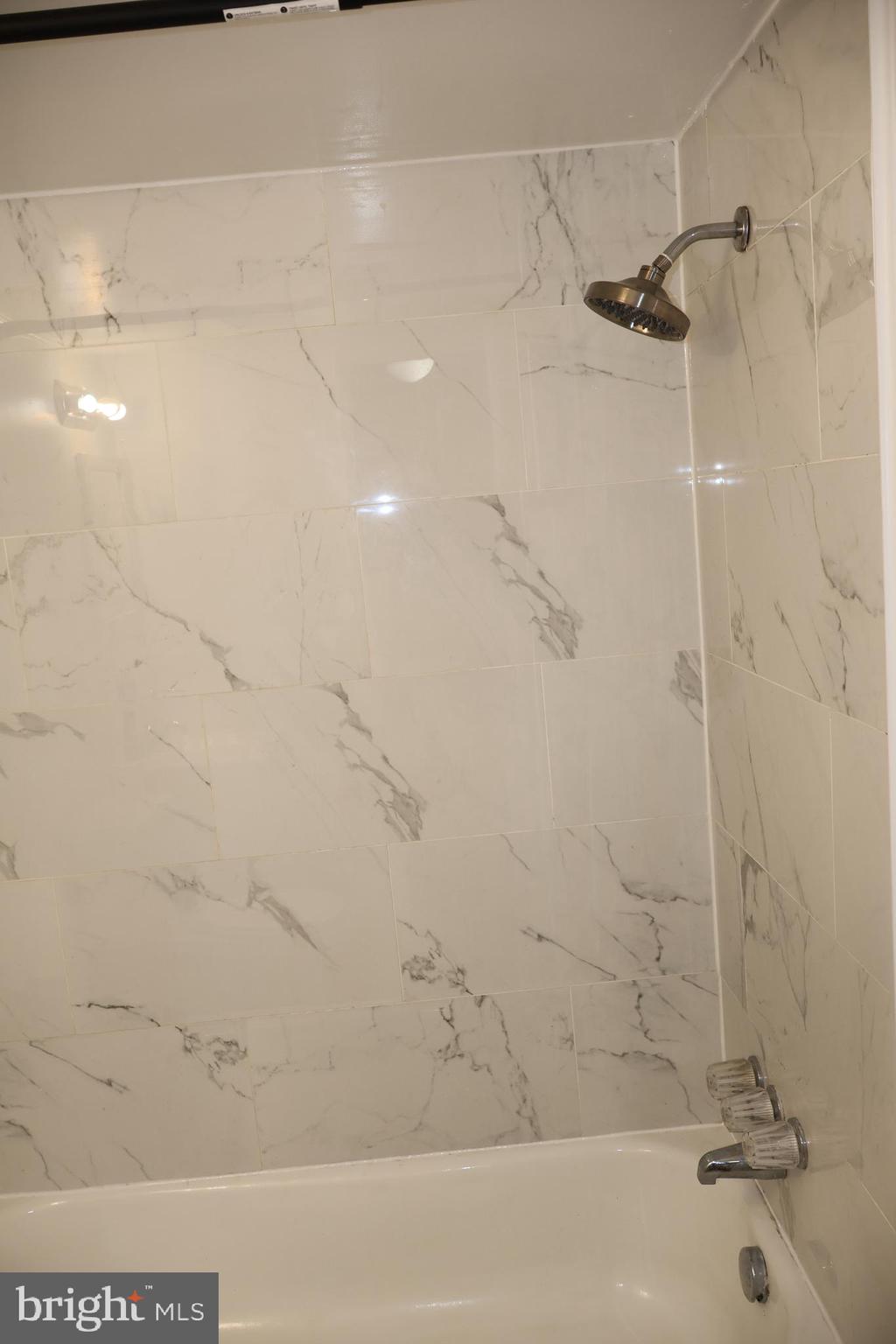 AMERICANA FAIRFAX - Residential Lease