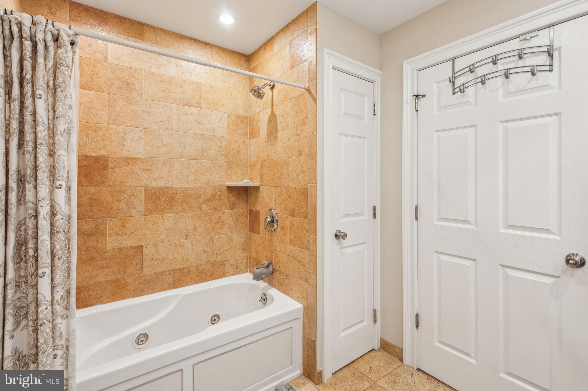 FAIRMOUNT - Residential