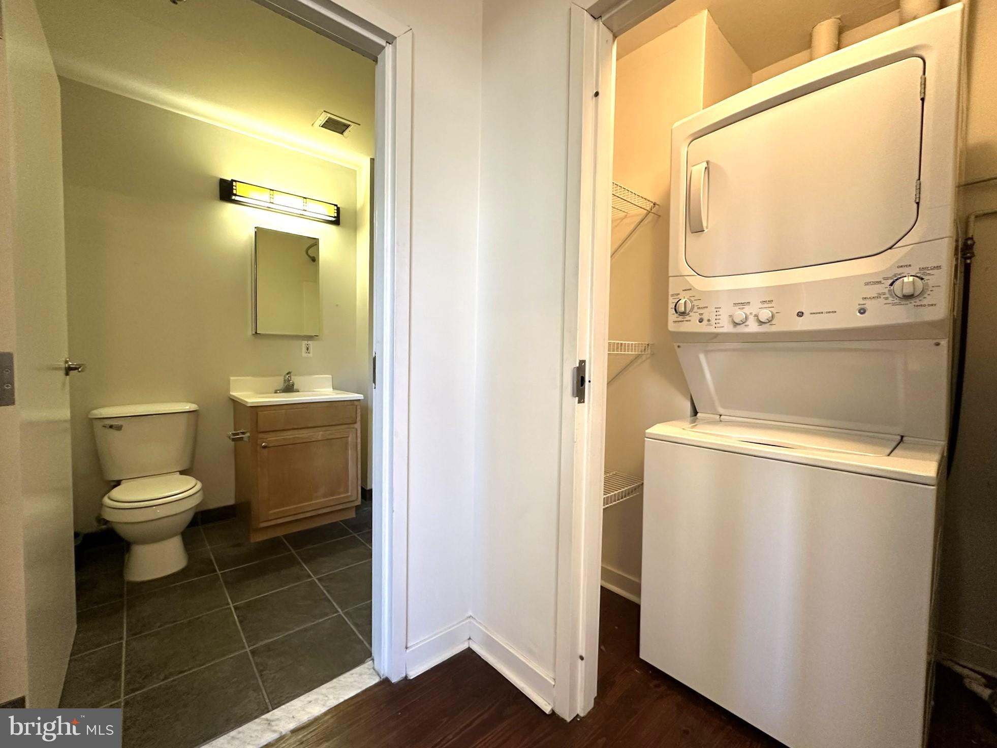 CENTER CITY - Residential Lease