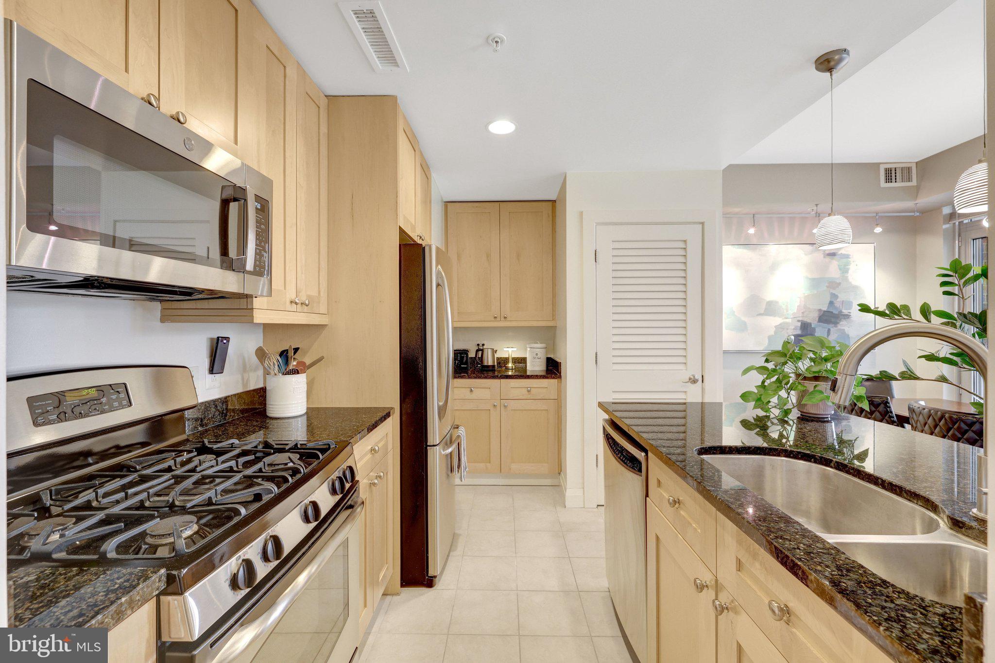 MIDTOWN AT RESTON TOWN CENTER - Residential