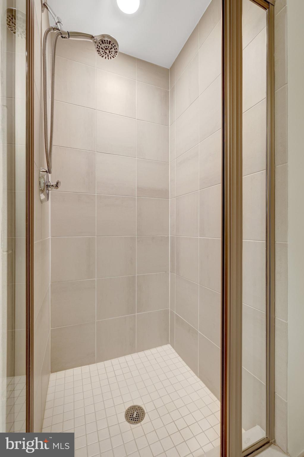 MIDTOWN AT RESTON TOWN CENTER - Residential