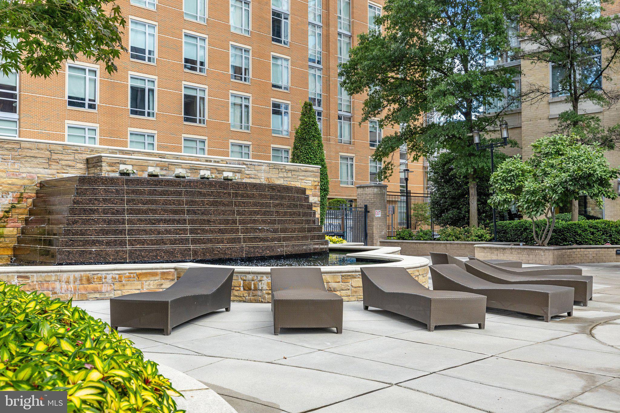 MIDTOWN AT RESTON TOWN CENTER - Residential