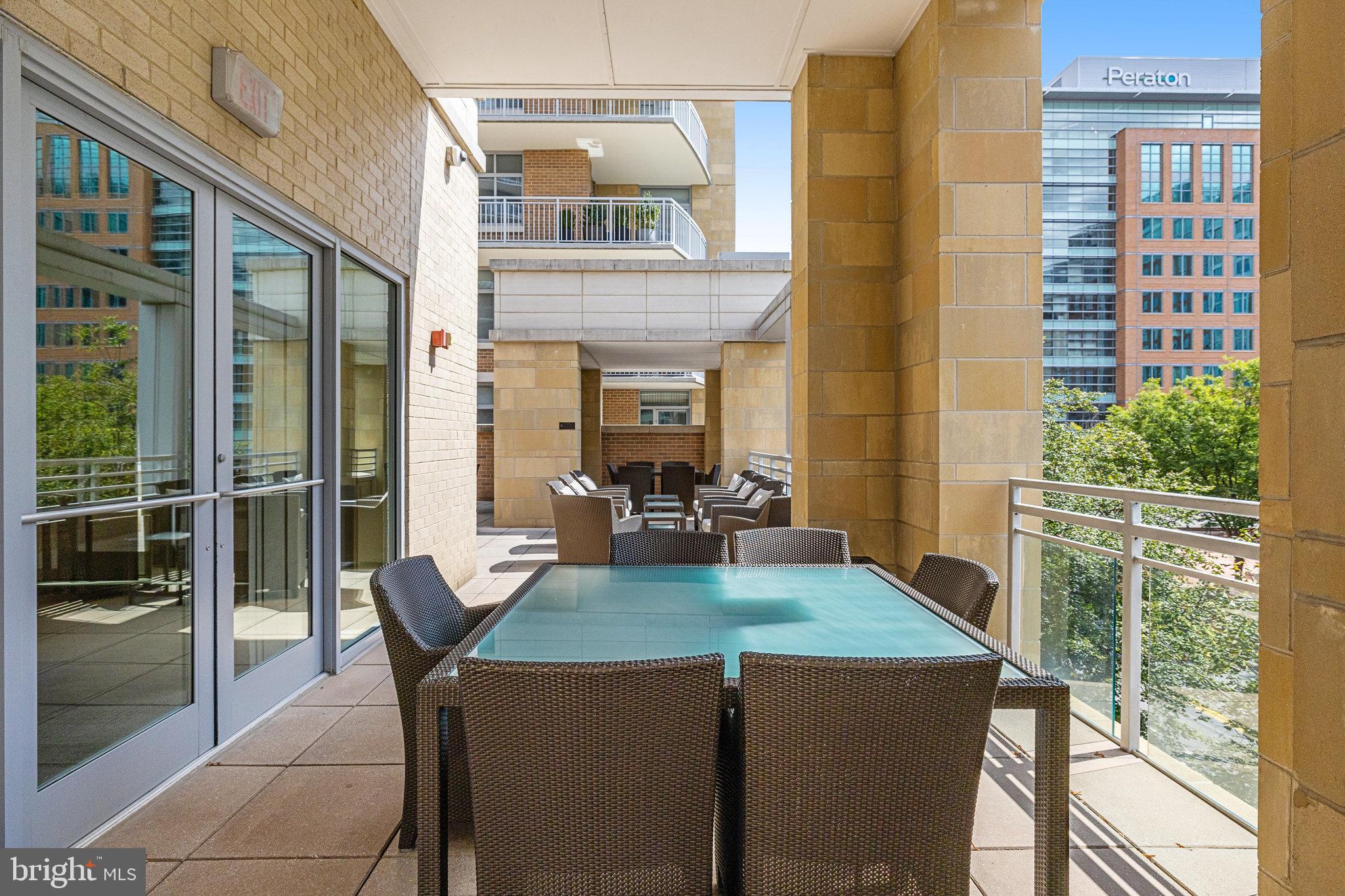 MIDTOWN AT RESTON TOWN CENTER - Residential