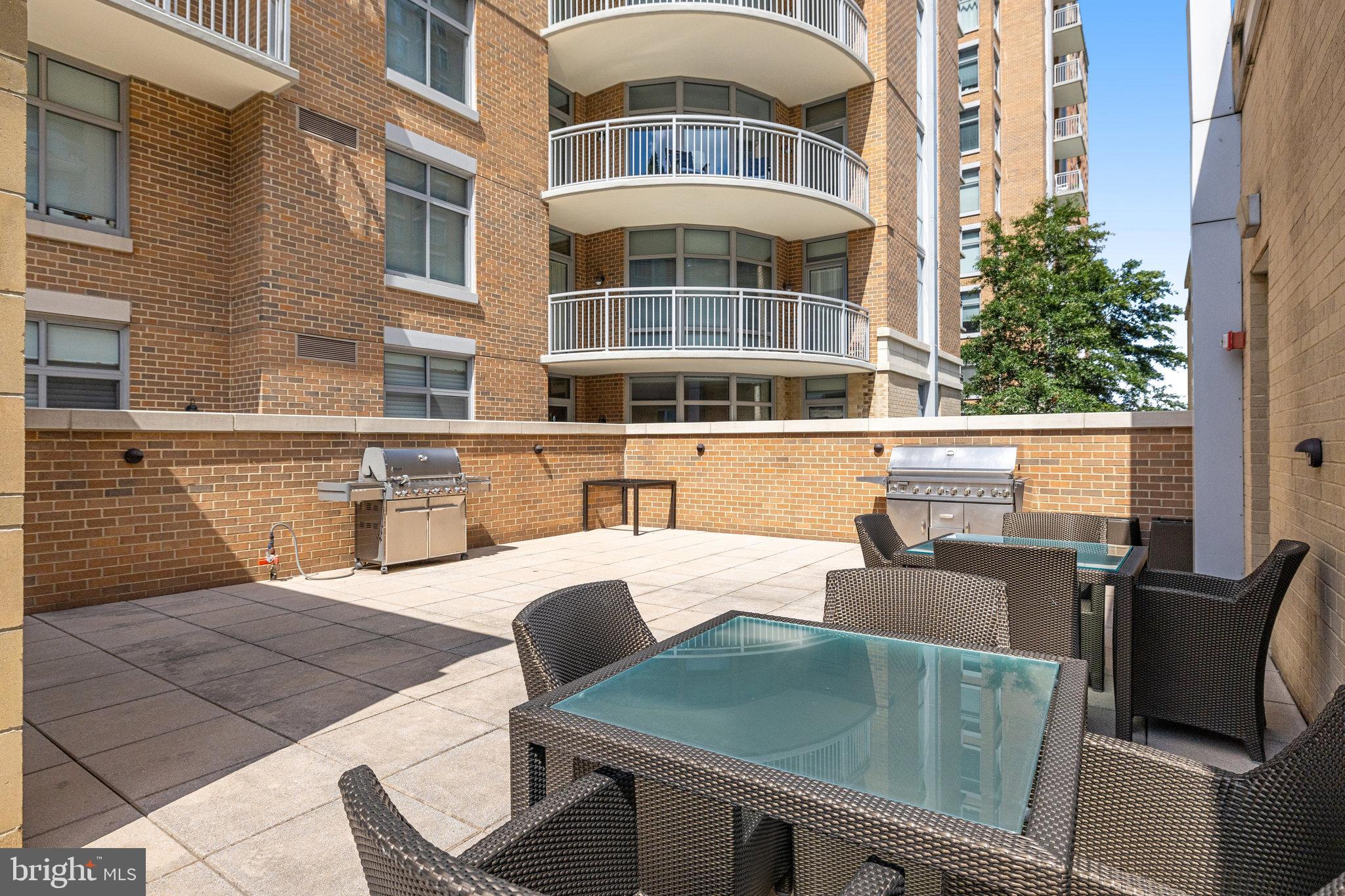 MIDTOWN AT RESTON TOWN CENTER - Residential