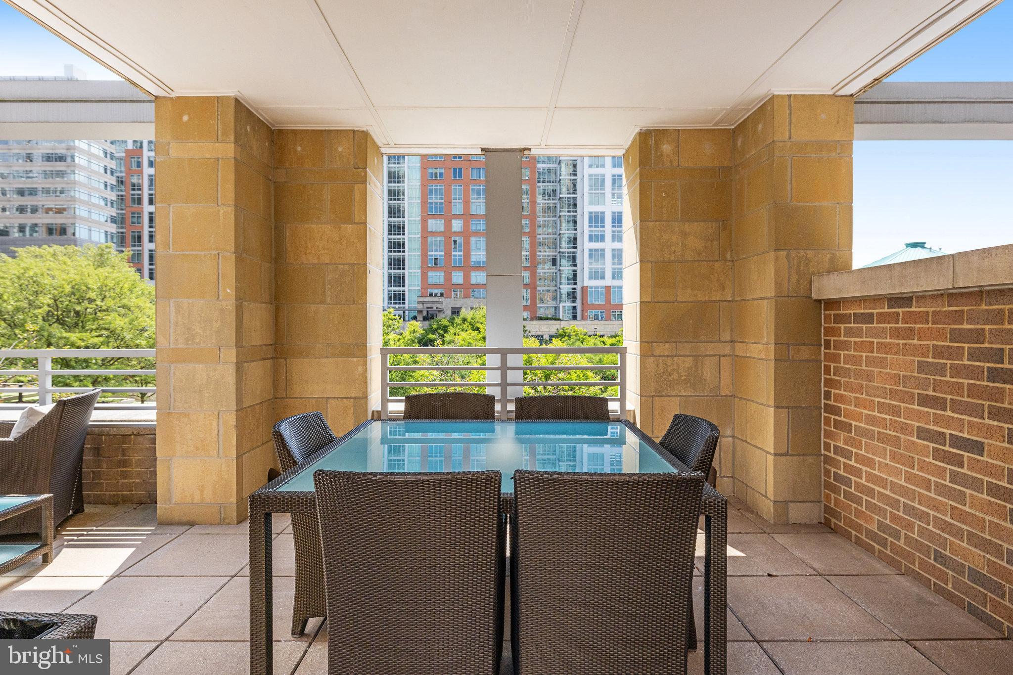 MIDTOWN AT RESTON TOWN CENTER - Residential