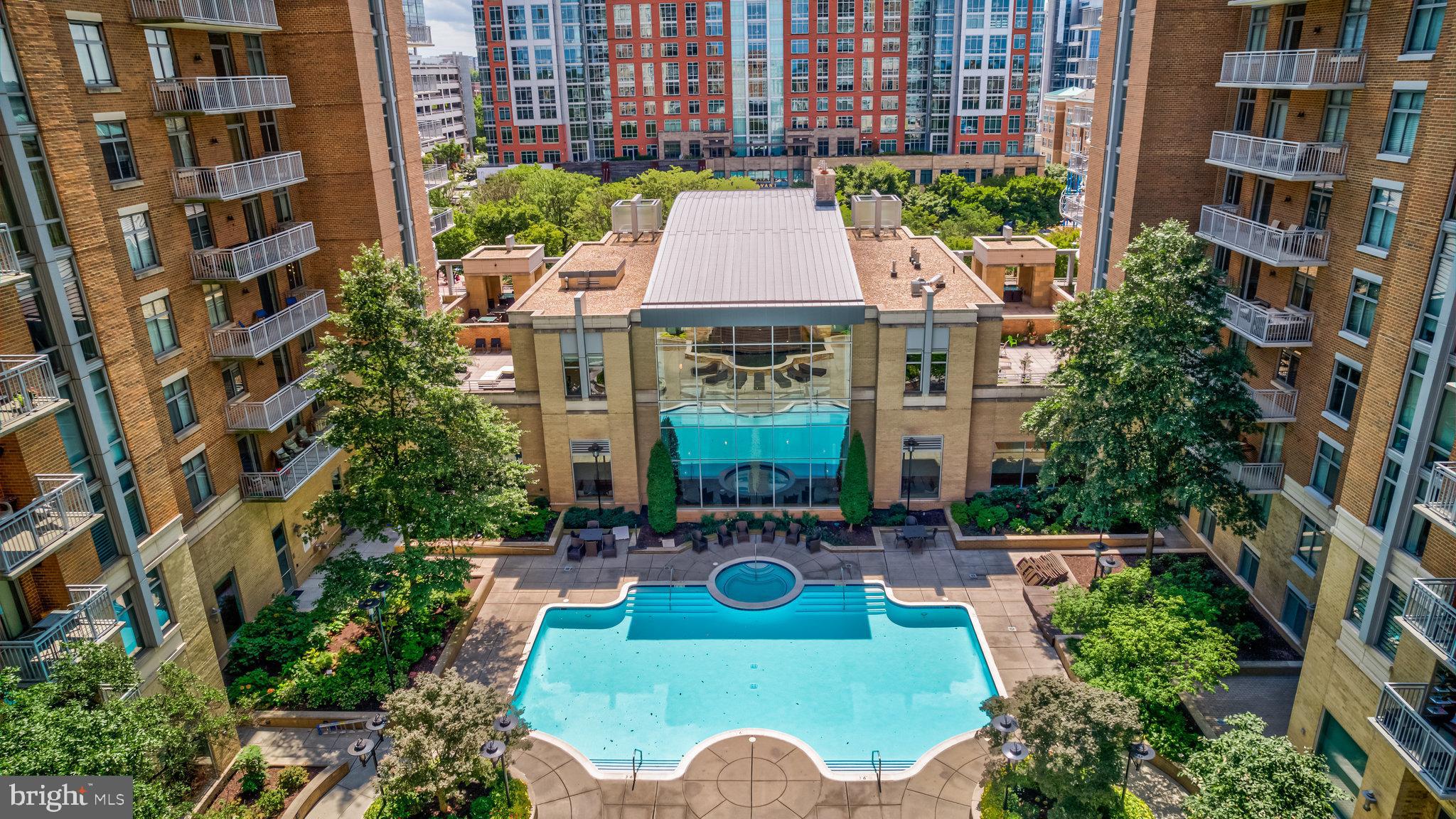 MIDTOWN AT RESTON TOWN CENTER - Residential