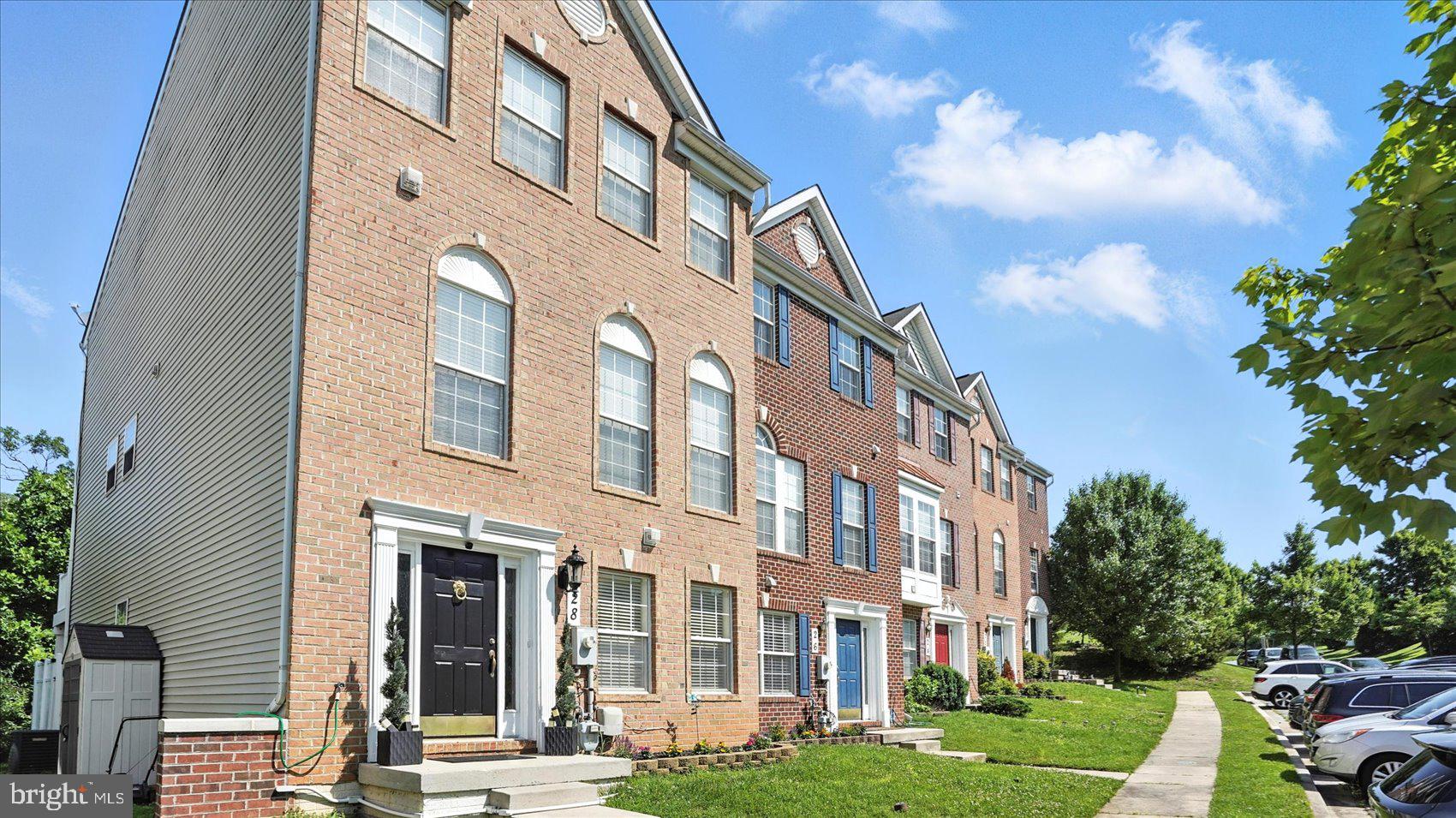28 BUTTONWOOD COURT