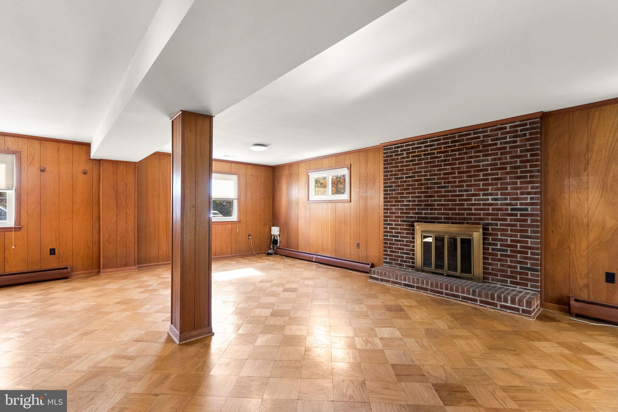 COLLEGE PARK WOODS - Residential