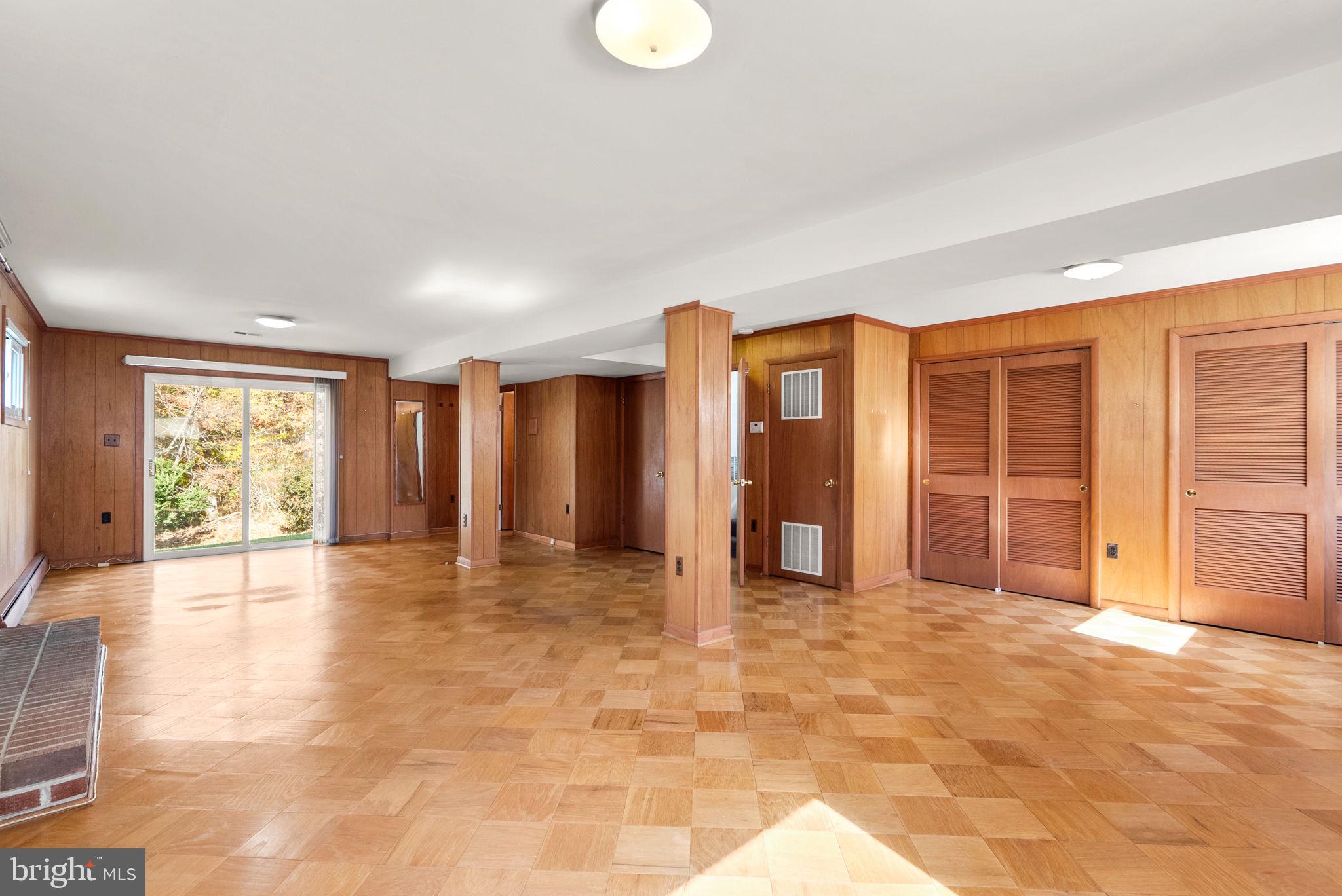 COLLEGE PARK WOODS - Residential