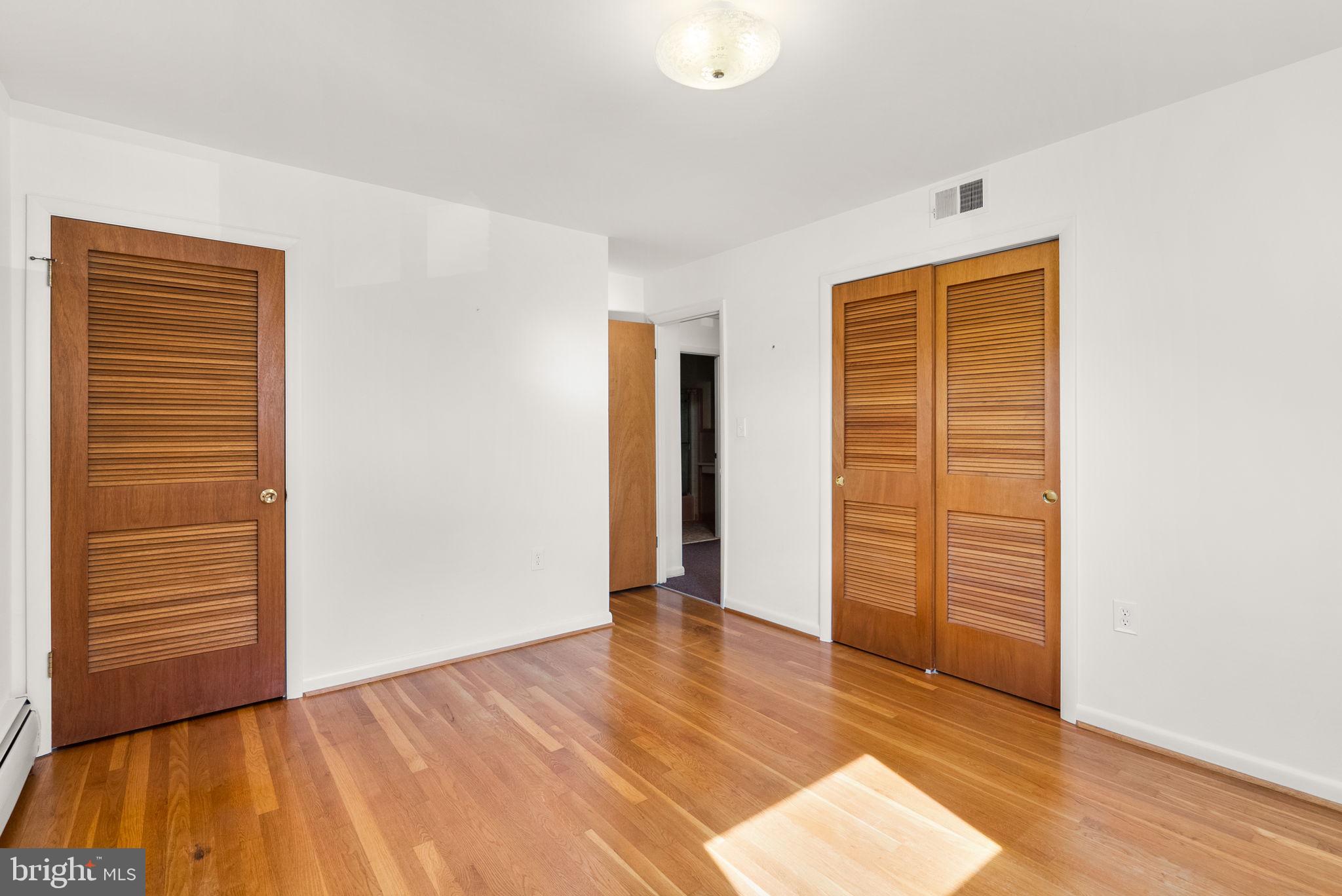 COLLEGE PARK WOODS - Residential