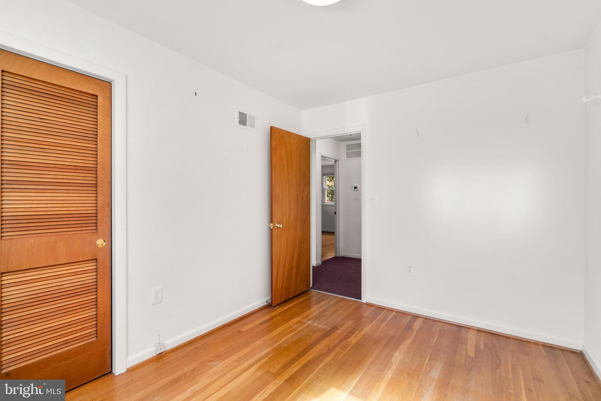 COLLEGE PARK WOODS - Residential