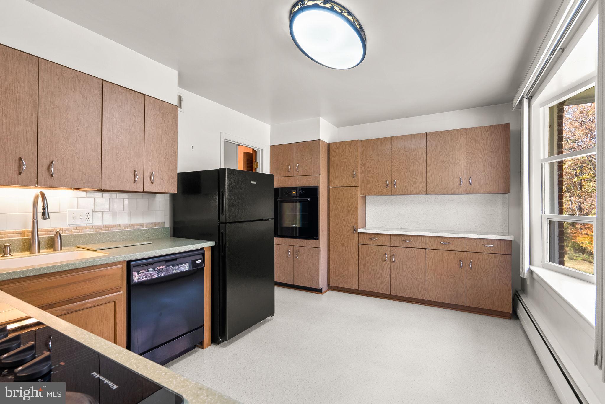 COLLEGE PARK WOODS - Residential