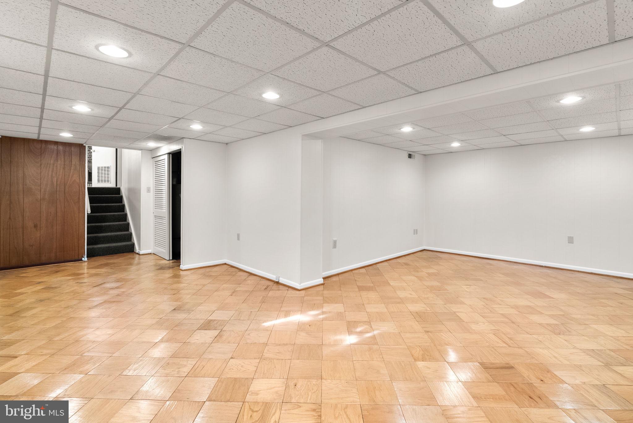 COLLEGE PARK WOODS - Residential