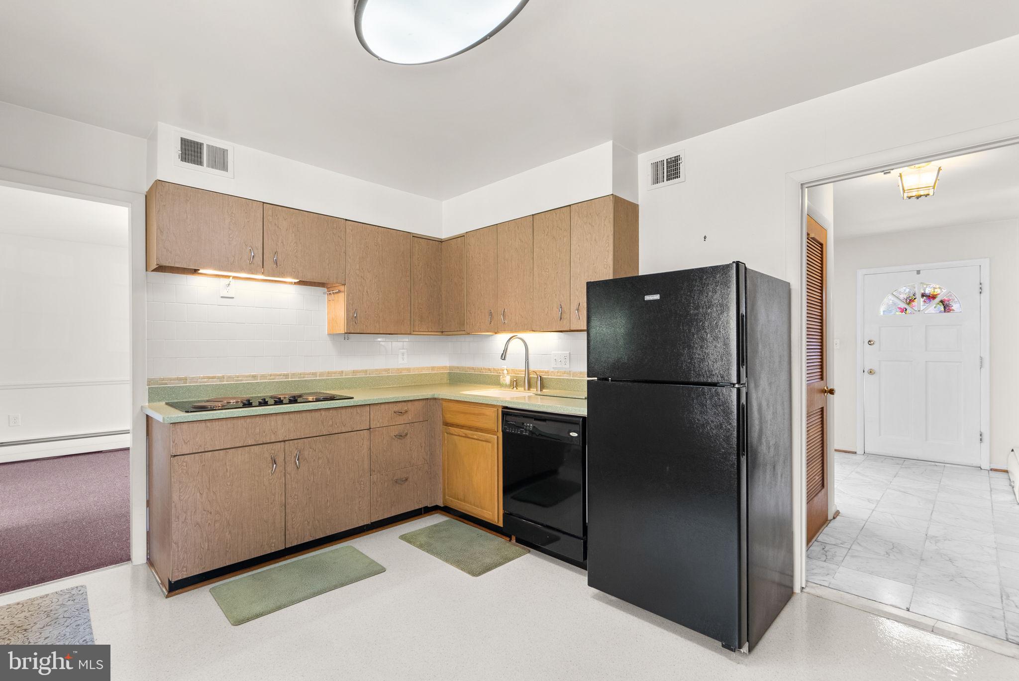 COLLEGE PARK WOODS - Residential